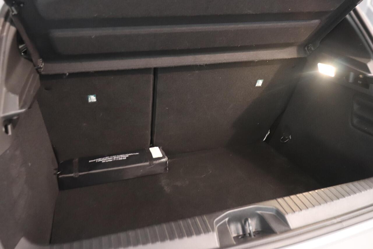 Renault CLIO 1.6 E-Tech Full Hybrid 145 techno | Camera | Stuur & stoel verwarming | 9,3"Navigatie | virtual cockpit | Climate control | All season banden |