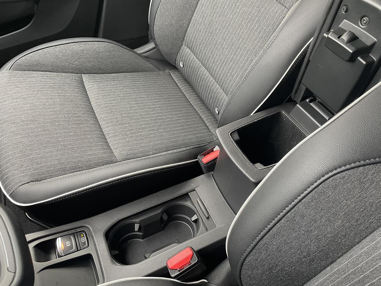 Renault CLIO V TCe 100 Intens | Dealeronderhouden | Apple Carplay/Android Auto | lage tellerstand!! | Luxe uitvoering | Zuinige auto |