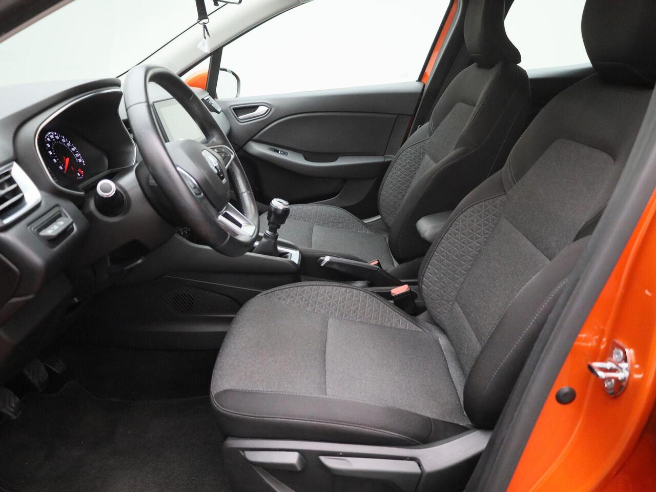 Renault CLIO 1.0 TCe Business Zen | PDC Achter | Full-Map Navigatie | Keyless | Licht- & Regensensor | Climate Control | LED-Verlichting | Elektr. Inklapbare Buitenspiegels | Cruise Control & Snelheidsbegrenzer | Apple Carplay & Android Auto