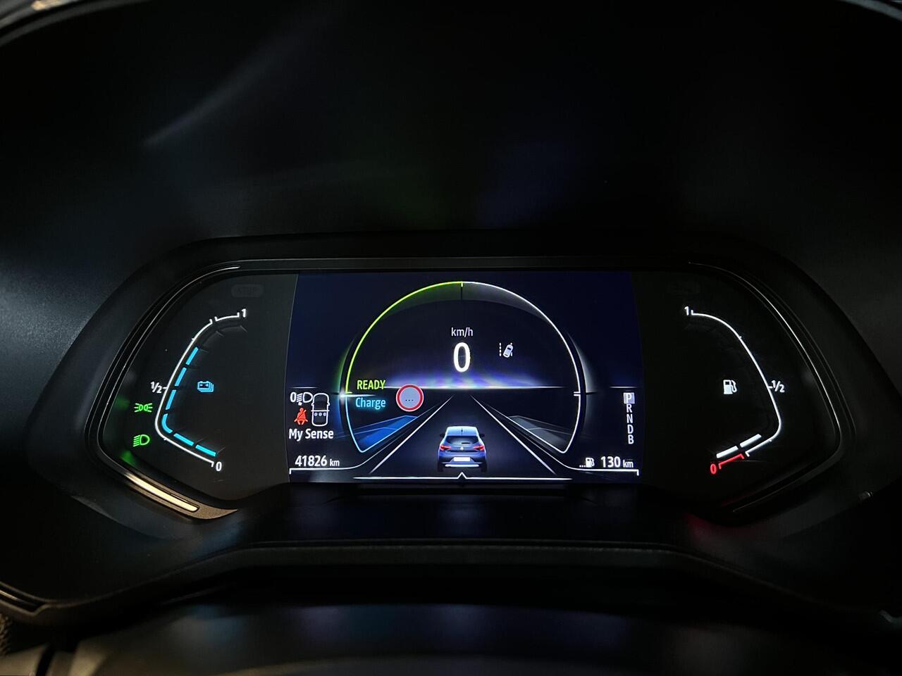 Renault CLIO 1.6 E-Tech Hybrid 140 Initiale Paris | Leder | Navigatie | 17" lichtmetalen velgen | Eerste eigenaar |