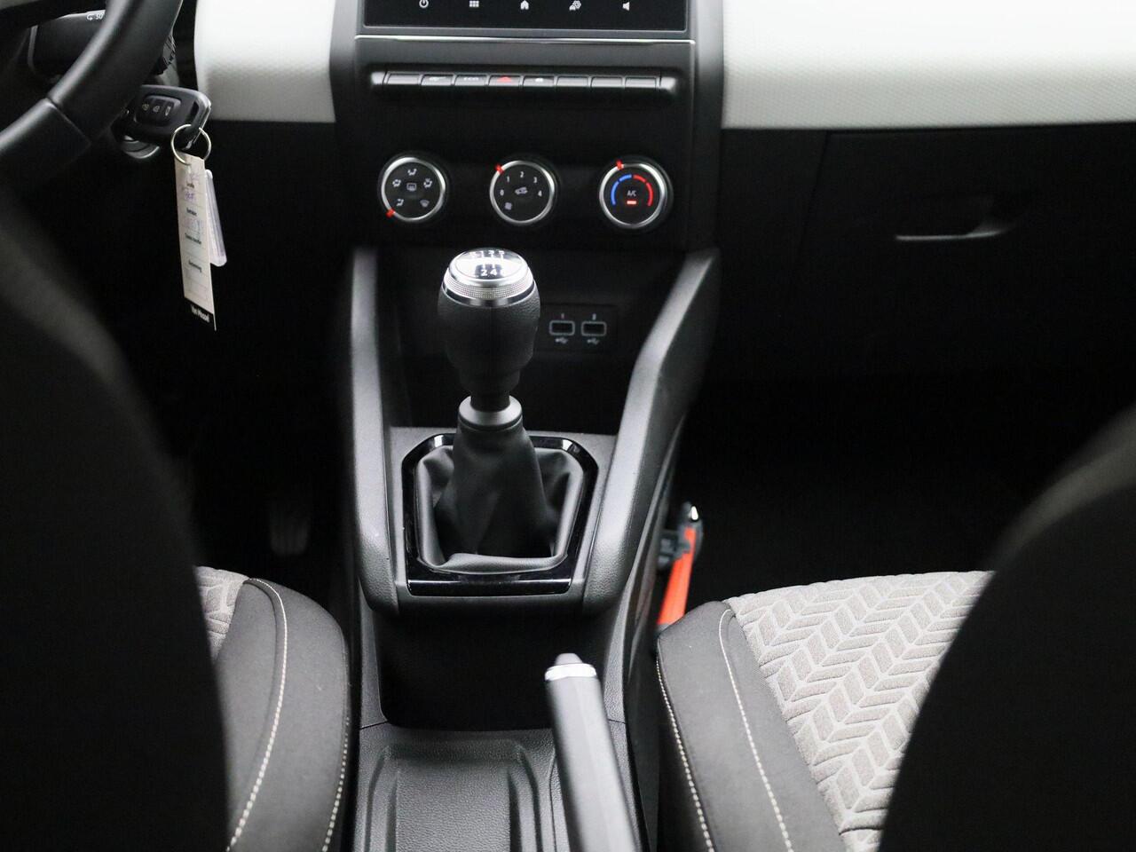 Renault CLIO TCe 90 Evolution | Easy Link multimediasysteem met Android Auto & Apple CarPlay | Airco | Parkeersensoren achter | Metaalkleur | Lichtmetalen velgen |