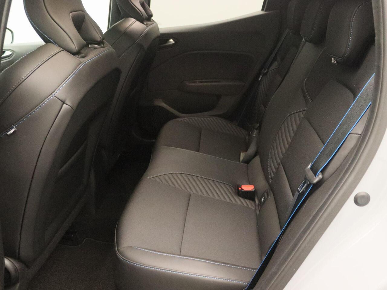 Renault CLIO E-Tech Full Hybrid 145 esprit Alpine | Automaat | Pack City Premium met easy park assist en 360 camera | Pack winter met stoel en stuurverwarming | Chiné Lichtmetalen velgen 17" 'La Fleche met blauwe naafkap' |