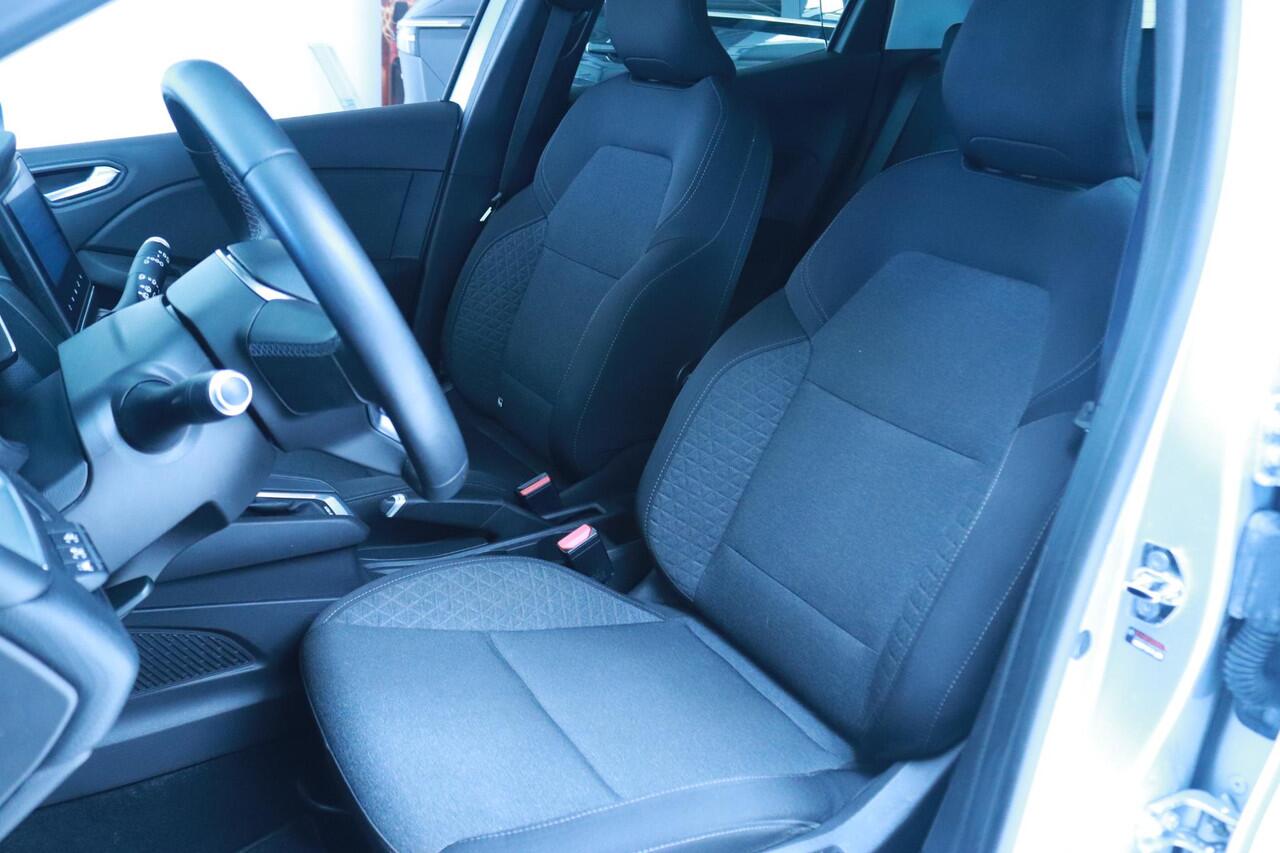 Renault CLIO 1.6 E-Tech Hybrid 140 Zen | Navigatie | Parkeersensoren achter | Apple Carplay/Android Auto | Airco |