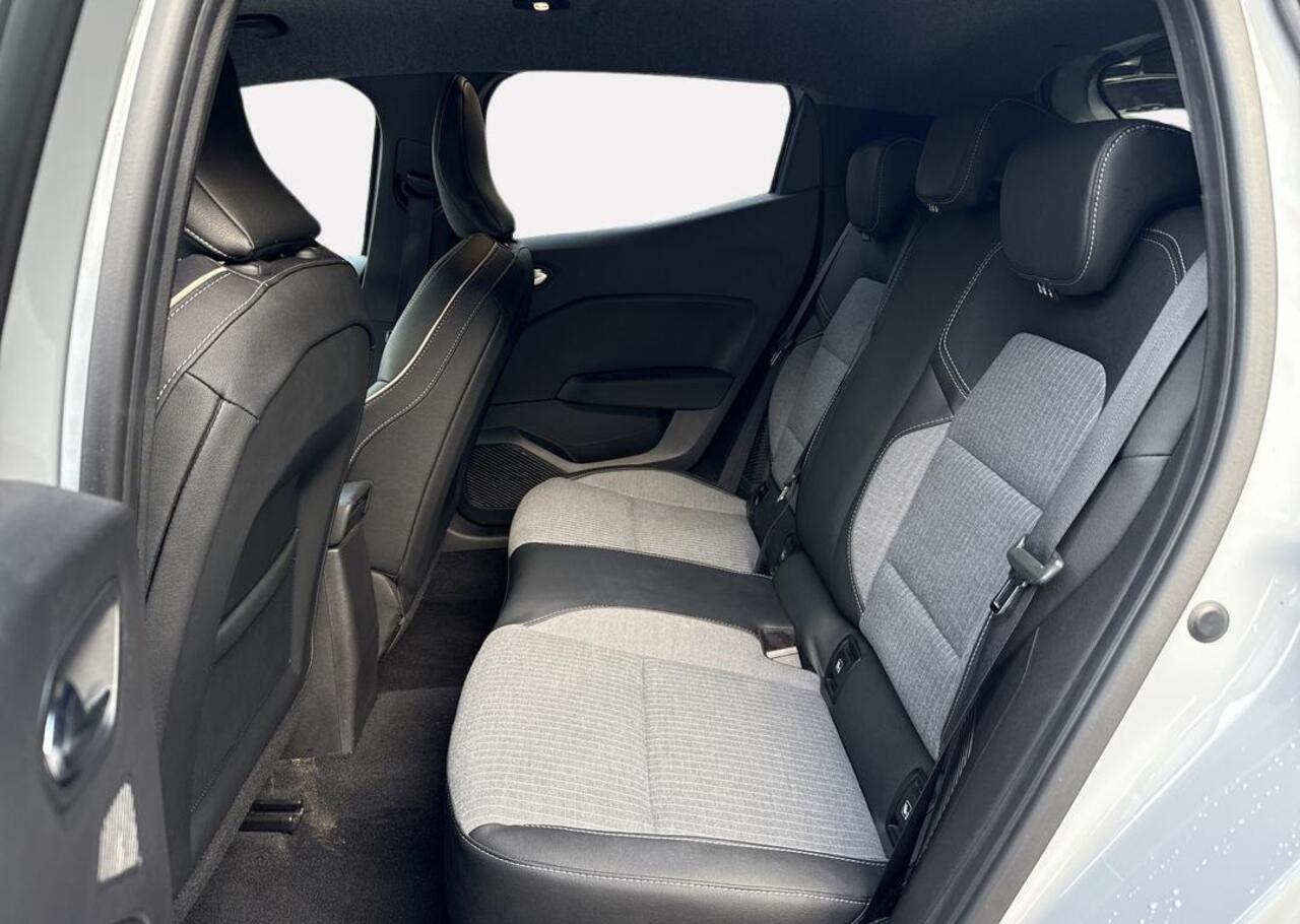 Renault CLIO 1.6 E-Tech Full Hybrid 145 techno