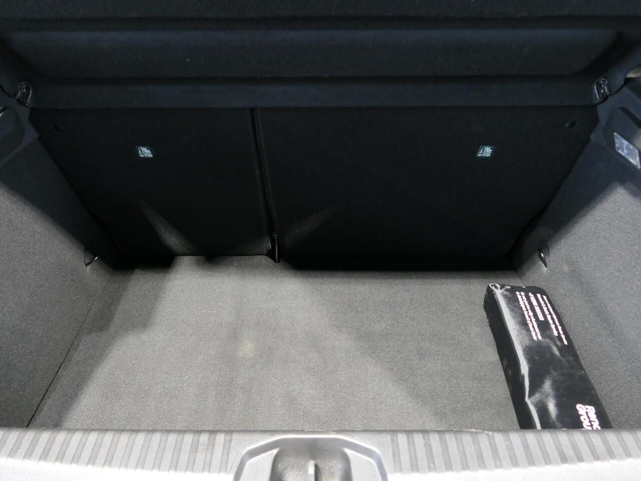 Renault CLIO 1.6 E-Tech Full Hybrid 145 techno - Occasion Lease vanaf ¤419 p/m - Draadloze telefoonlader - Groot scherm - Stoel en stuurverwarming