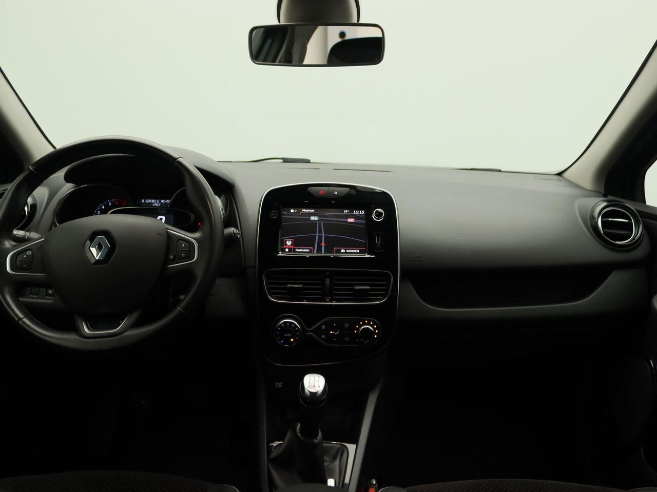Renault CLIO TCe 90 Intens | Apple CarPlay & Android Auto | Climate control | Lichtmetalen wielen | Parkeersensoren | Metaalkleur | Cruise control |
