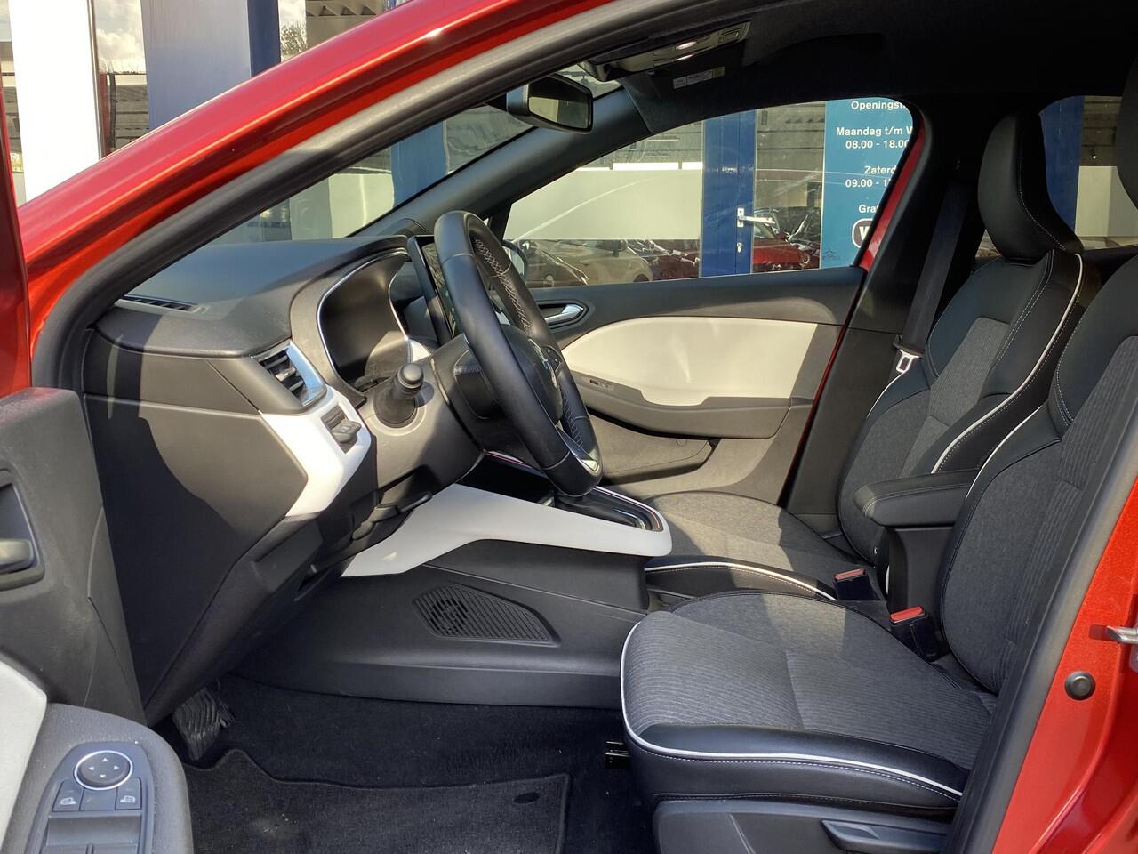 Renault CLIO 1.6 E-Tech Hybrid 145 Techno / Automaat / NL-Auto / Dealer-Onderhouden / Cruise-Control / Climate-Control / LED / Keyless / Apple-Carplay & Android-Auto / Sfeerverlichting / DAB Radio-Bluetooth / Navi / PDC V+A met Camera / 16'' LMV / All-Season / ENZ.