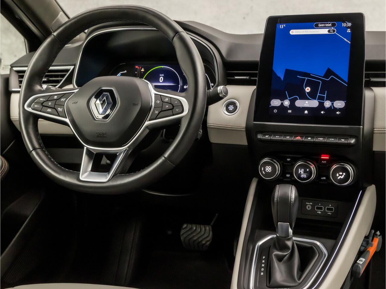 Renault CLIO 1.6 E-Tech Hybrid 140 Initiale Paris 141Pk Automaat (VIRTUAL COCKPIT, APPLE CARPLAY, GROOT NAVI, LEDER, CLIMATE, STOELVERWARMING, SPORTSTOELEN, ADAPTIVE CRUISE, BOSE AUDIO, CAMERA, KEYLESS, NIEUWSTAAT)