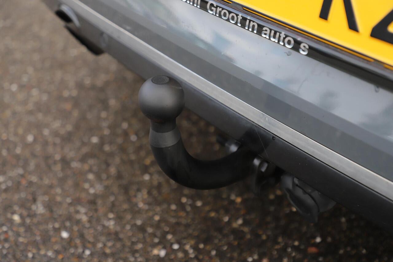 Renault CLIO 1.0 TCe Intens Trekhaak Half Leder Keyless 16 inch LMV LED Navigatie Achteruitrijcamera Carplay Android Rijstrooksensor Climate Cruise Control Parkeersensor