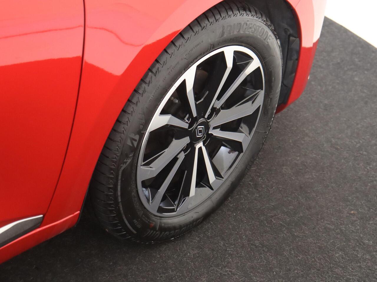 Renault CLIO TCe 90 GPF Techno | EASY LINK navigatiesysteem met Apple CarPlay & Android Auto | Achteruitrijcamera + sensoren | Climate control | 16" Lichtmetalen velgen | Metaalkleur |