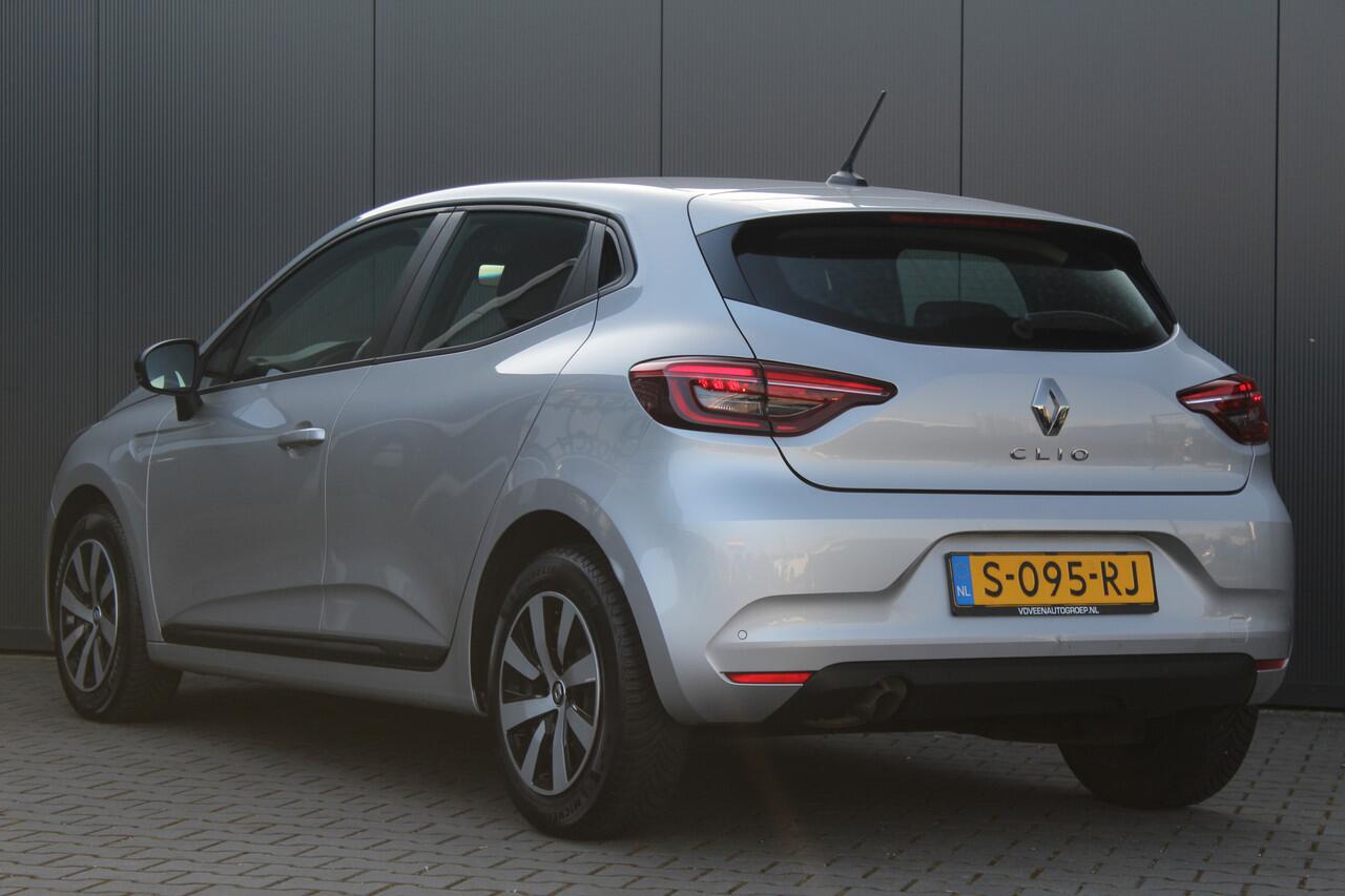 Renault CLIO 1.0 TCe 90 Equilibre | incl. 12 maanden garantie | Parkeersensoren | LED | DAB+ | Navigatie | Cruise control | Airco | Apple carplay | Lane assist | Verkeersbord detectie | Regensensor | Origineel NL auto | Dealer onderhouden |