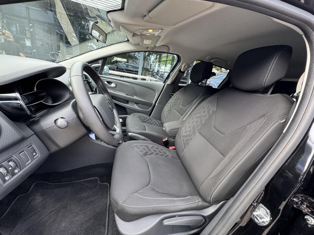 Renault CLIO Estate 0.9 TCe Limited Navigatie/Trekhaak/Dab/Cruise/PDC/Getint glas