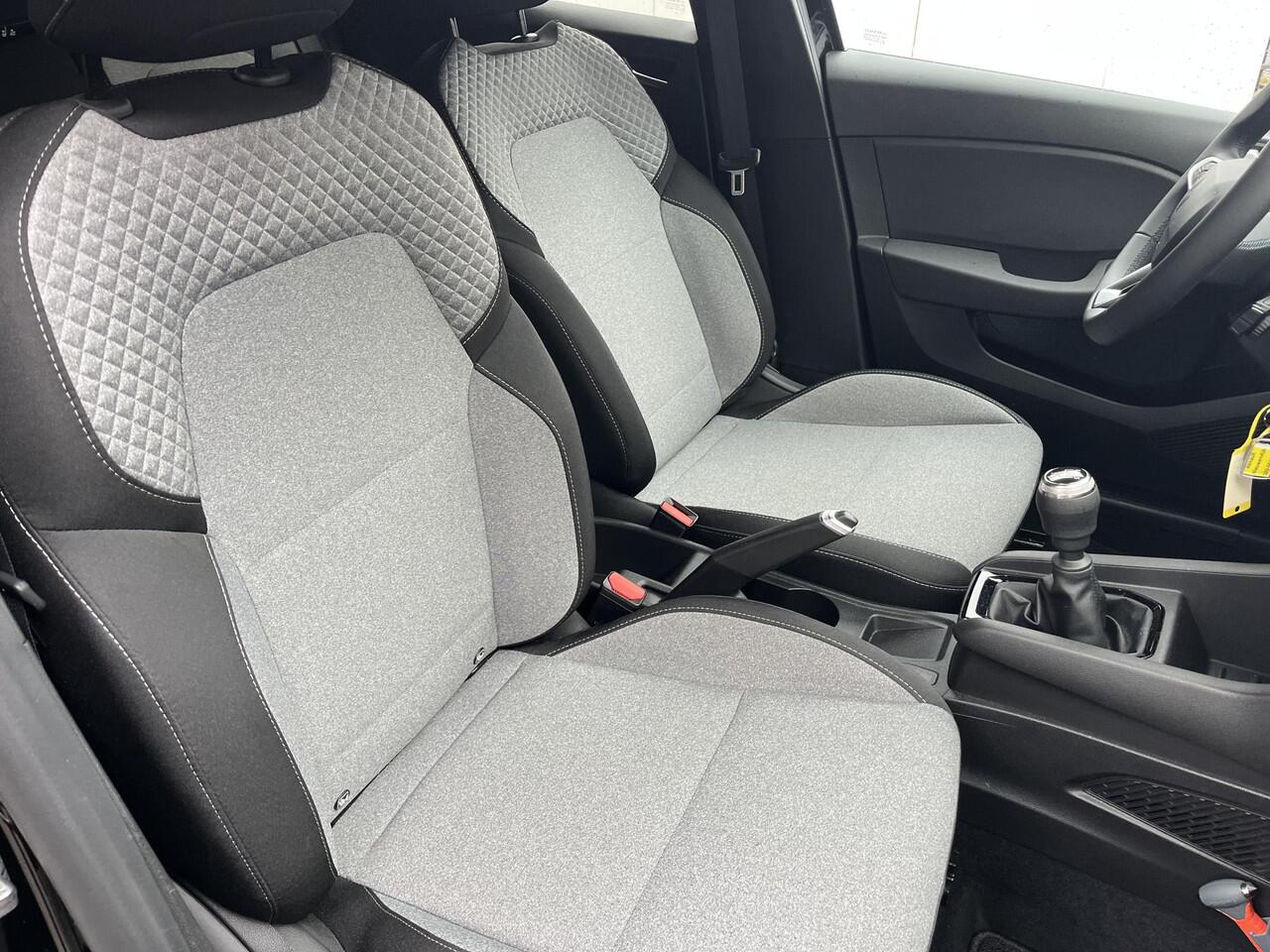 Renault CLIO 1.0 TCe 90 GPF evolution / Demo Zuidoost / Vraag naar beschikbaarheid / Navigatie / Camera / Lichtmetalen velgen