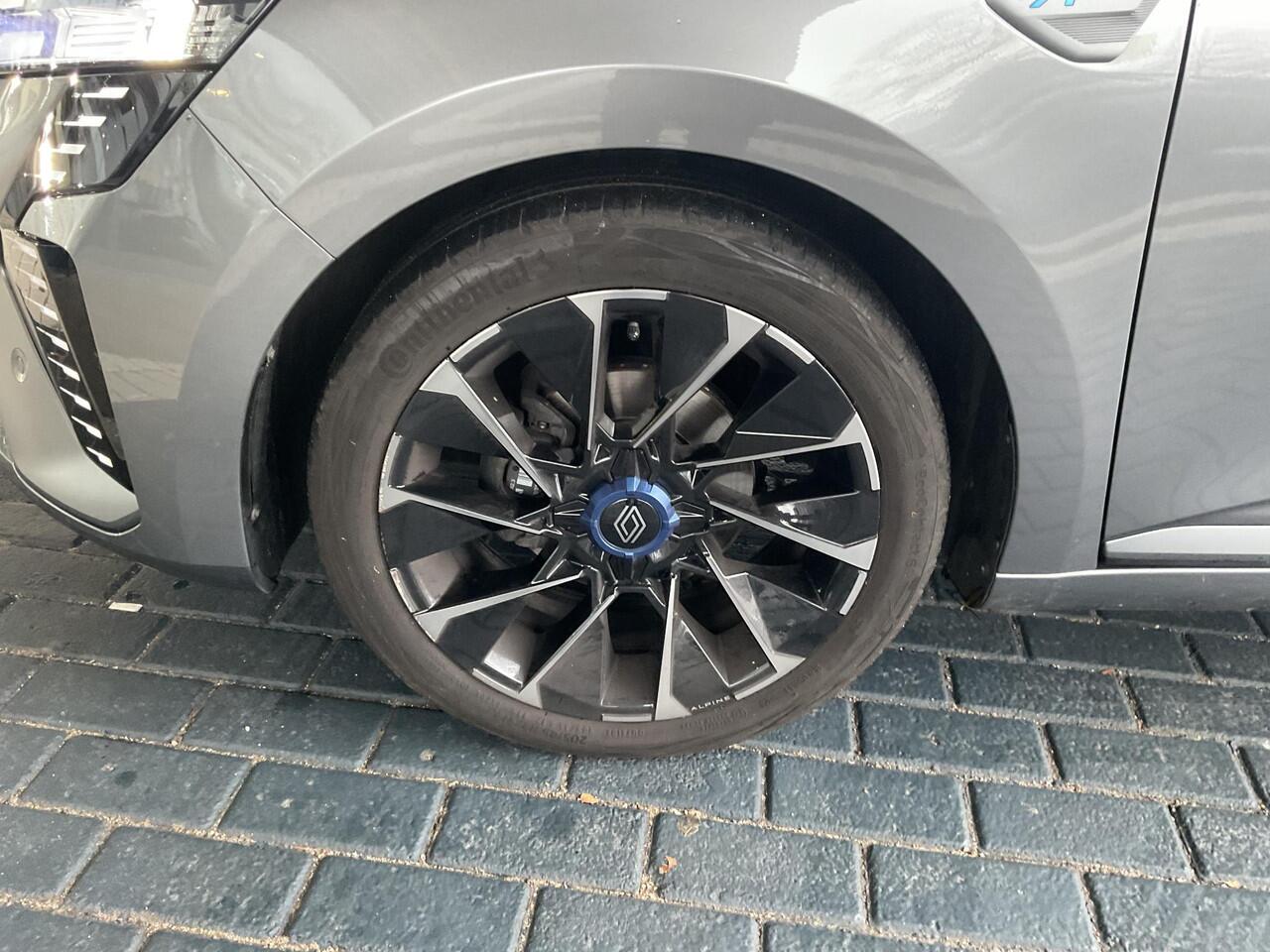 Renault CLIO 1.0 TCe 90 GPF esprit Alpine / Demo Hillegom / Lichtmetalen wielen 17" 'La Fleche met blauwe naafkap' /