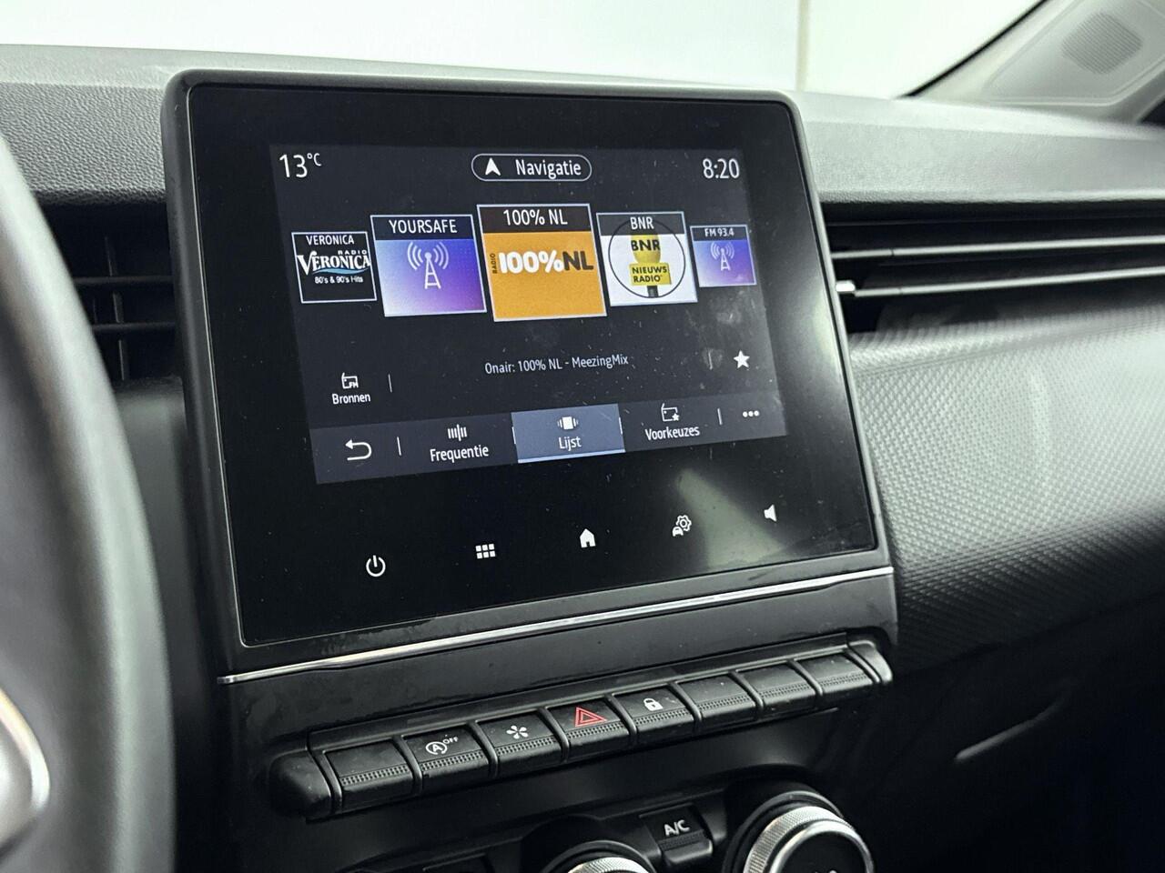 Renault CLIO 1.0 TCe 90Pk Intens | Navigatie | Apple & Android Carplay | Parkeersensoren Achter | Climate Control | Cruise Control & Snelheidsbegrenzer | Licht & Regensensor | Bluetooth Telefoon Voorbereiding |