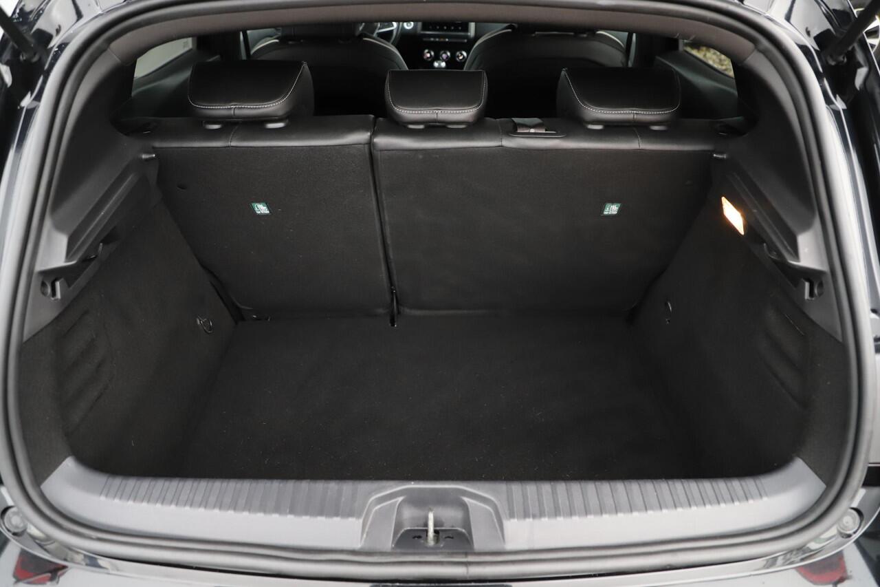 Renault CLIO 1.0 TCe Intens Half Leder Sfeerverlichting 17 inch LMV Full LED Climate Cruise Control Navigatie Achteruitrijcamera Carplay Android Parkeersensor Rijstrooksensor