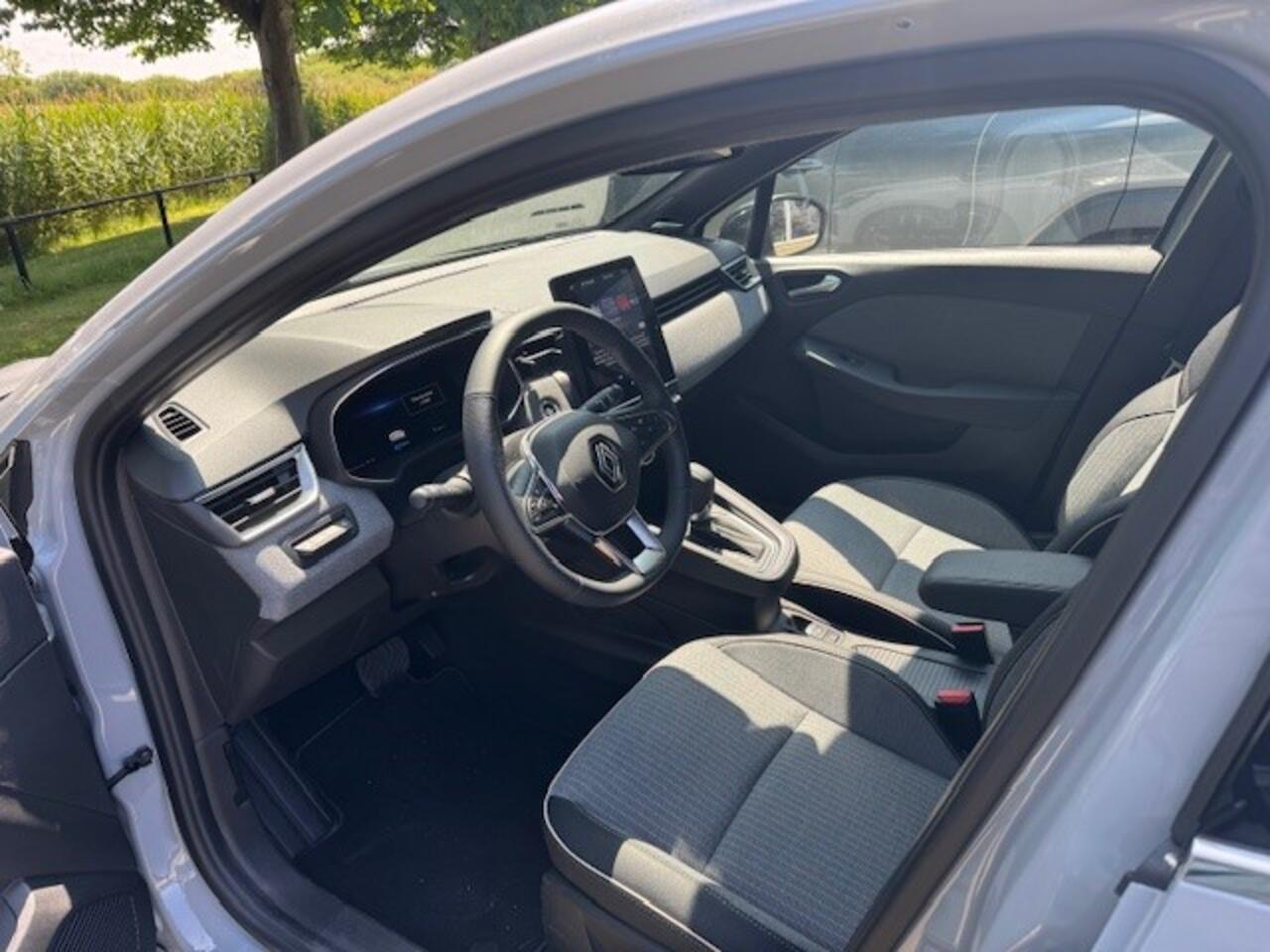 Renault CLIO 1.6 E-Tech Full Hybrid 145 AUT techno | 17" LM Velgen | Adaptive Cruise | Camera 360 | Stoelverwarming | Demonstratieauto, vraag naar beschikbaarheid ! |