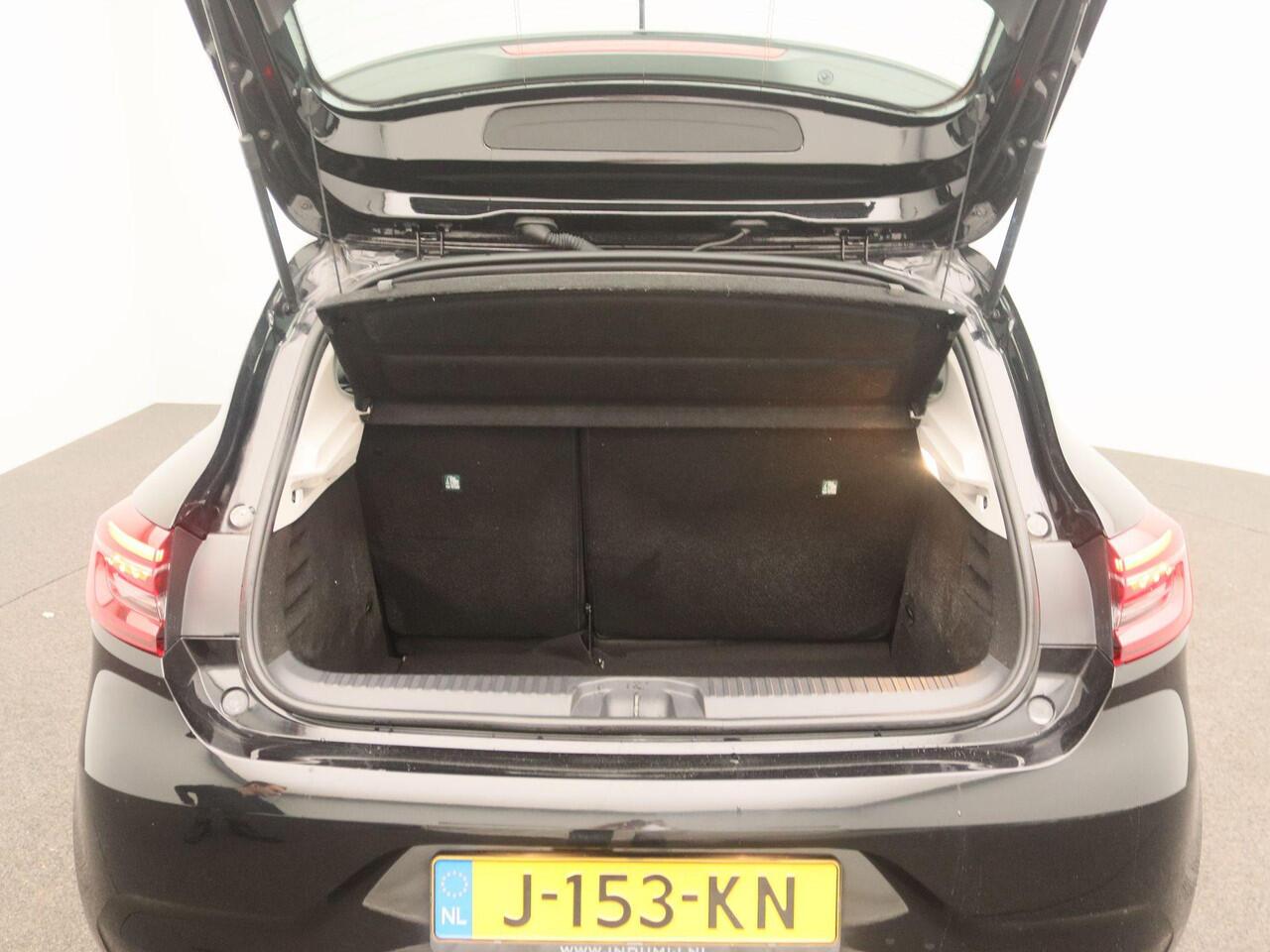 Renault CLIO TCe 100 Life | Handbediende airco | Lane Departure Warning met Lane Keep Assist | R-Plug & Radio met DAB en bluetooth | LED PURE VISION koplampen | Metaalkleur |