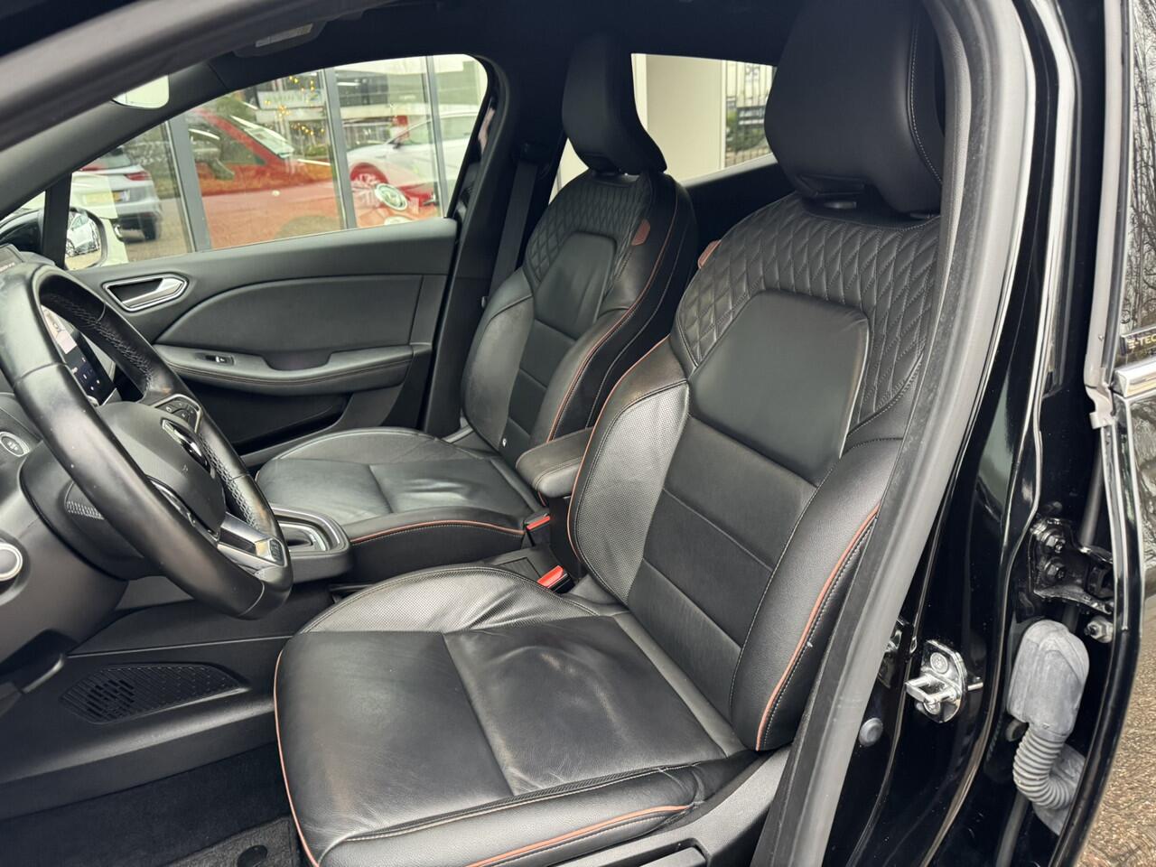 Renault CLIO 1.6 E-Tech Hybrid 140 Initiale Paris*Leder*Navi*Apple Carplay*