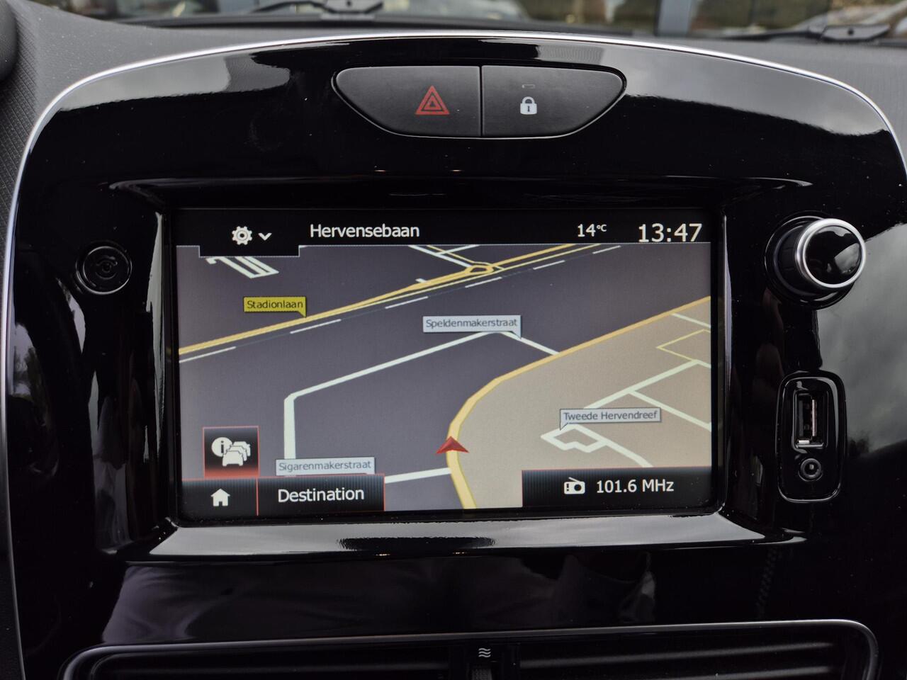 Renault CLIO 0.9 TCe Intens | Navigatie | Parkeersensoren | Halfleder |