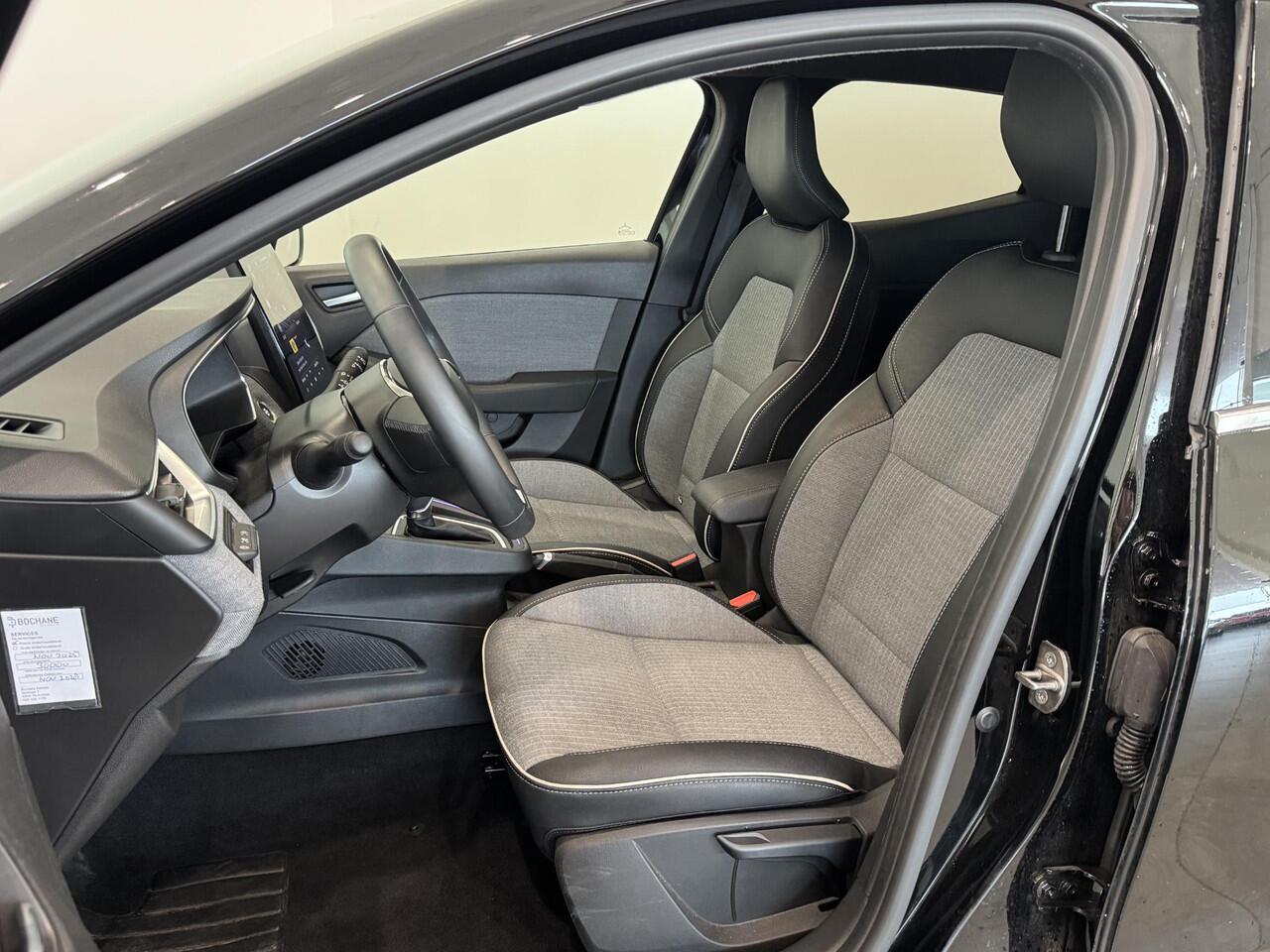 Renault CLIO 1.6 E-Tech Full Hybrid 145 Techno | Navigatie 9,3" | Draadloze telefoonlader | Lichtmetalen velgen 17" | Parkeersensoren achter en achteruitrijcamera | Climate Control | Cruise Control | Apple Carplay/Android Auto