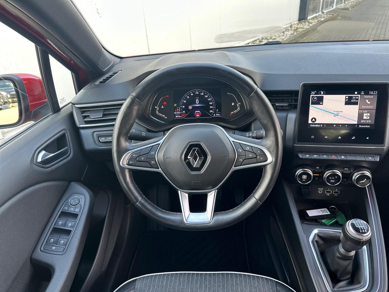 Renault CLIO 1.0 TCe Intens NAVI / PDC / WEINIG KM'S / LUXE UITVOERING