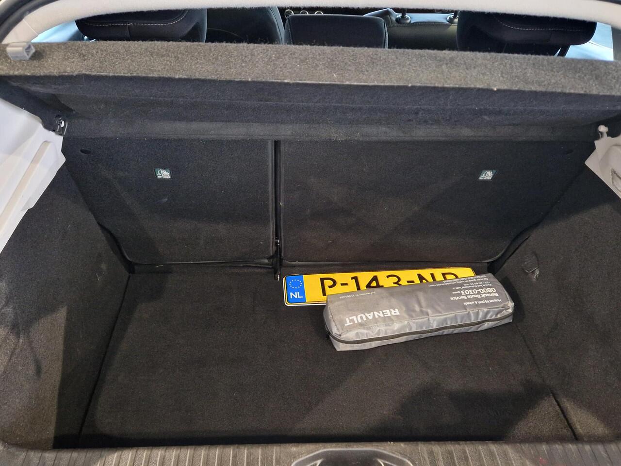 Renault CLIO 1.0 TCe Zen NAVIGATIE | TREKHAAK | PARKEERSENSOREN ACHTER | LICHTMETALEN VELGEN