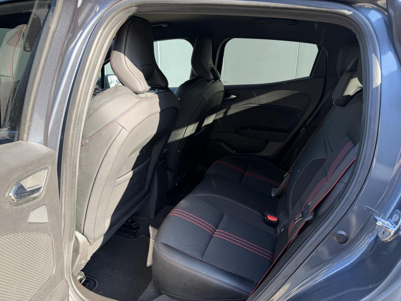 Renault CLIO 1.3 TCe R.S. Line / All Season Banden / 360 Graden Camera / Adaptieve Cruise Control / Apple Carplay / NAP Logisch / Dealer Onderhouden