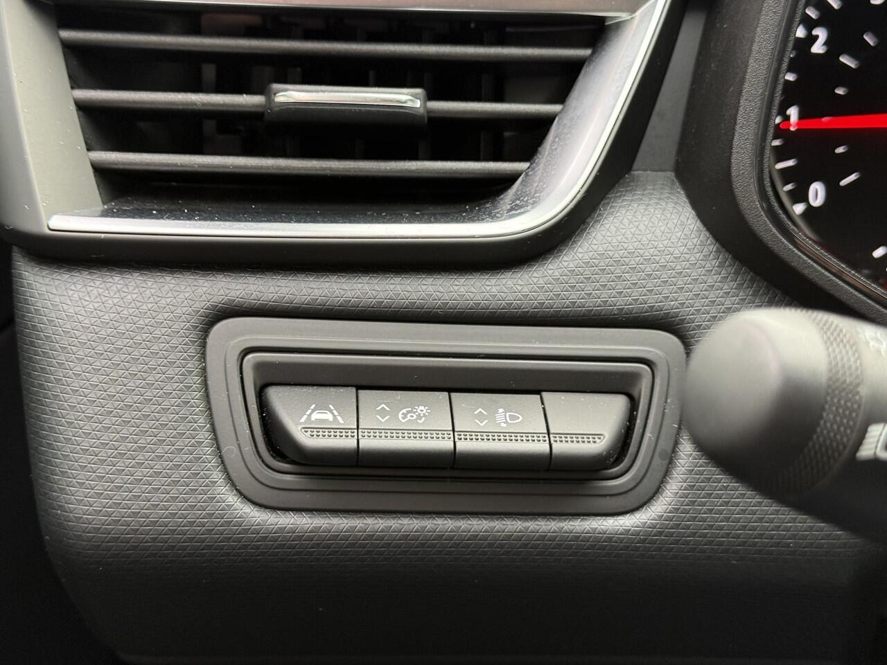 Renault CLIO 1.0 TCe Zen Comfort | NAP | Navigatie | Climate Control | Key-less | Parkeersensoren | DAB | LED |