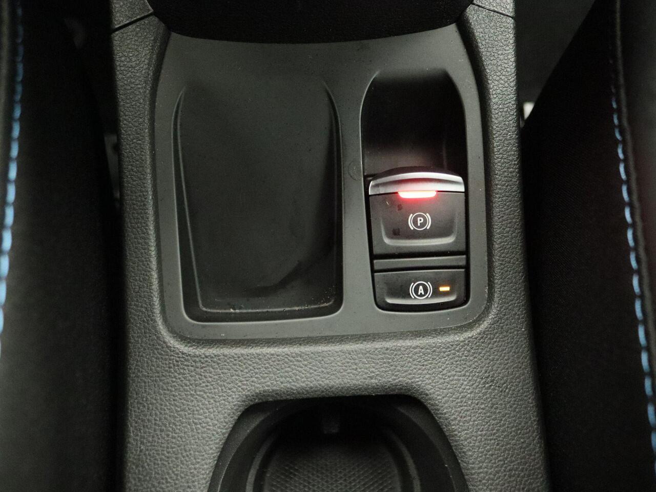 Renault CLIO E-Tech Full Hybrid 145 esprit Alpine | EASY LINK navigatiesysteem met 9,3" touchscreen incl. Apple Carplay & Android Auto | Adaptive Cruise Control | Parkeersensoren met 360camera + achteruitrijcamera | lichtmetalen wielen 17" | Dodehoek detectie |