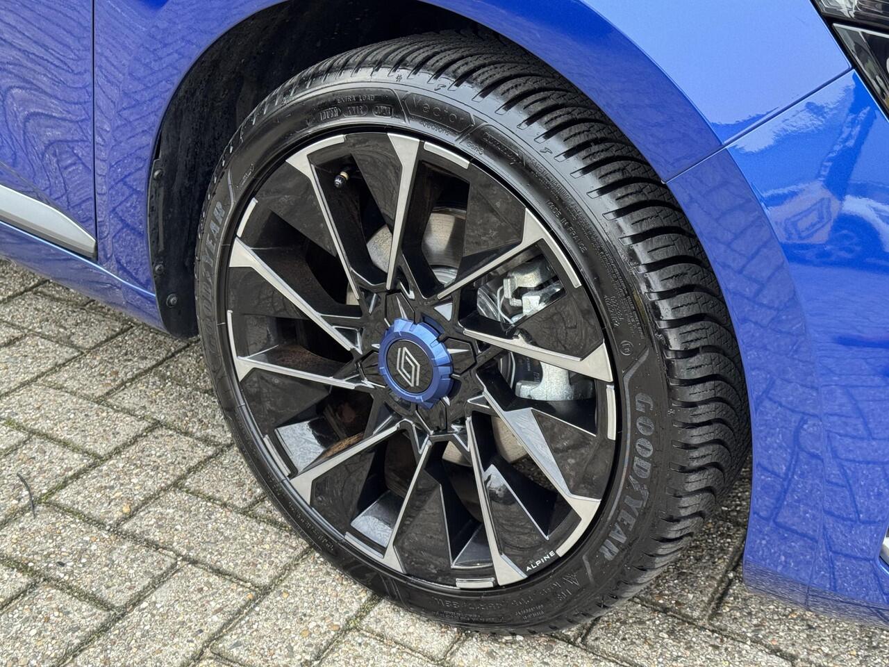 Renault CLIO 1.6 E-Tech Full Hybrid 145 esprit Alpine / STOELVERWARMING / PARKEERSENSOREN + CAMERA / CLIMATE CONTROL / APPLE & ANDROID CARPLAY /