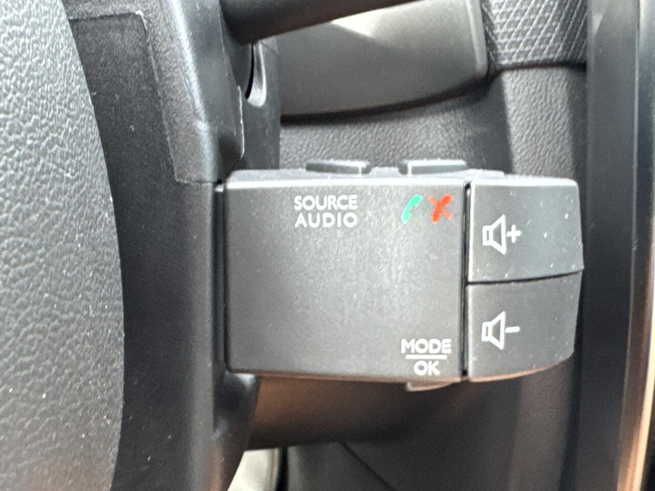 Renault CLIO Estate 0.9 TCe Limited Navigatie/Trekhaak/Dab/Cruise/PDC/Getint glas