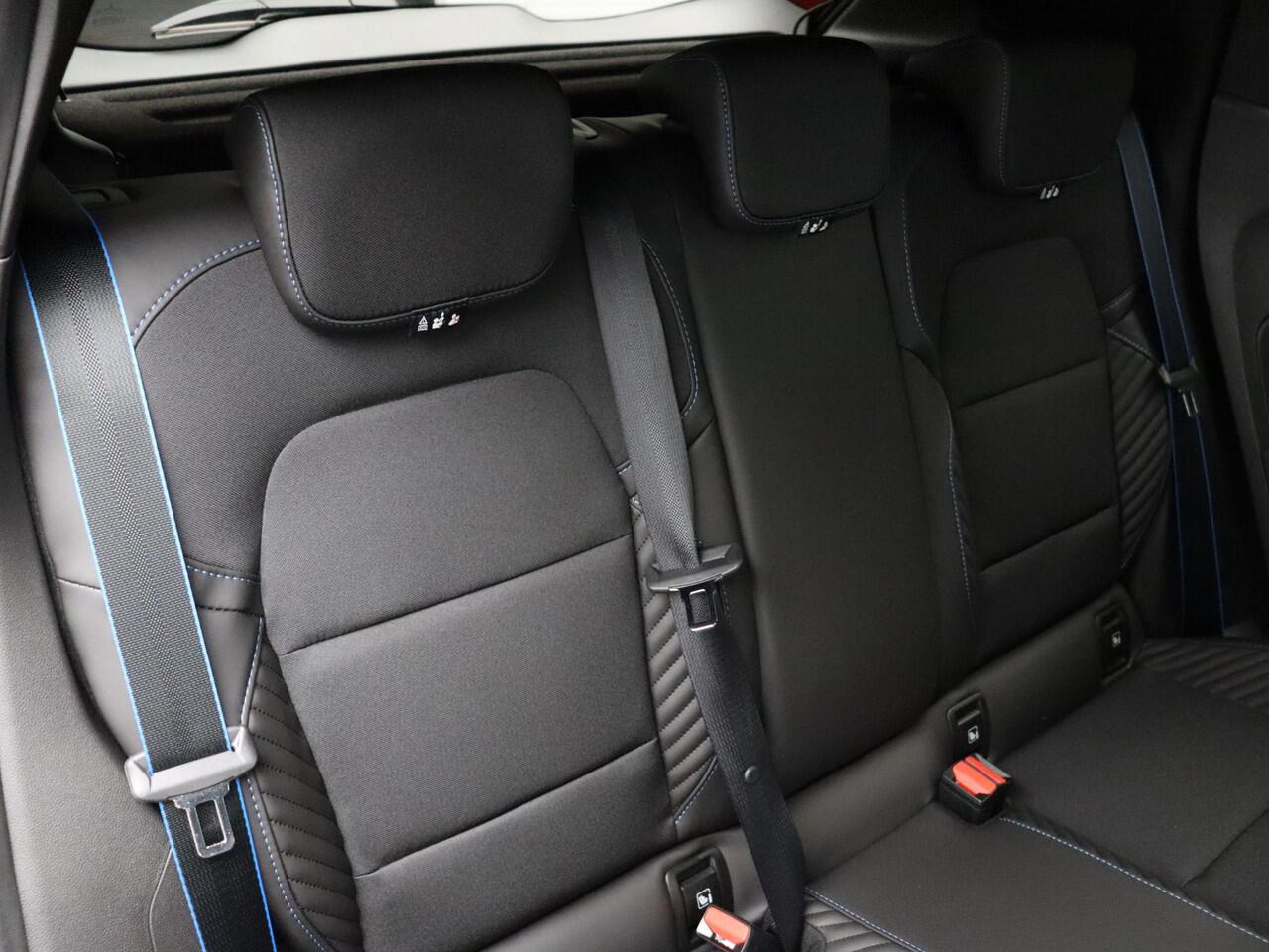 Renault CLIO 1.6 E-Tech Full Hybrid 145pk esprit Alpine | 360 graden camera | Stoel- en stuurverwarming | 17" "La Fleche" velgen |