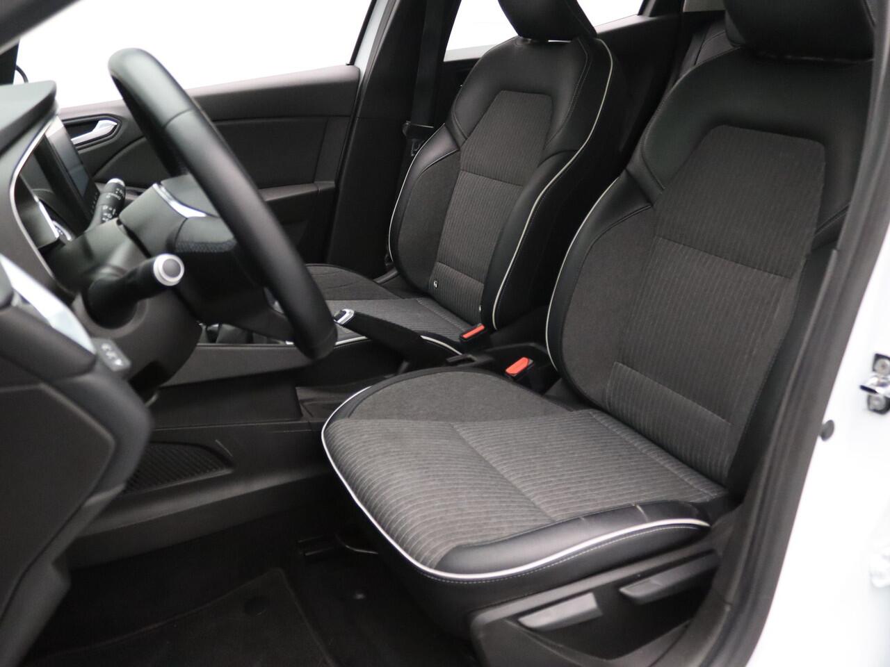 Renault CLIO 100pk TCe Intens Cruise | Climate | Carplay | Navi | Parkeersens. achter