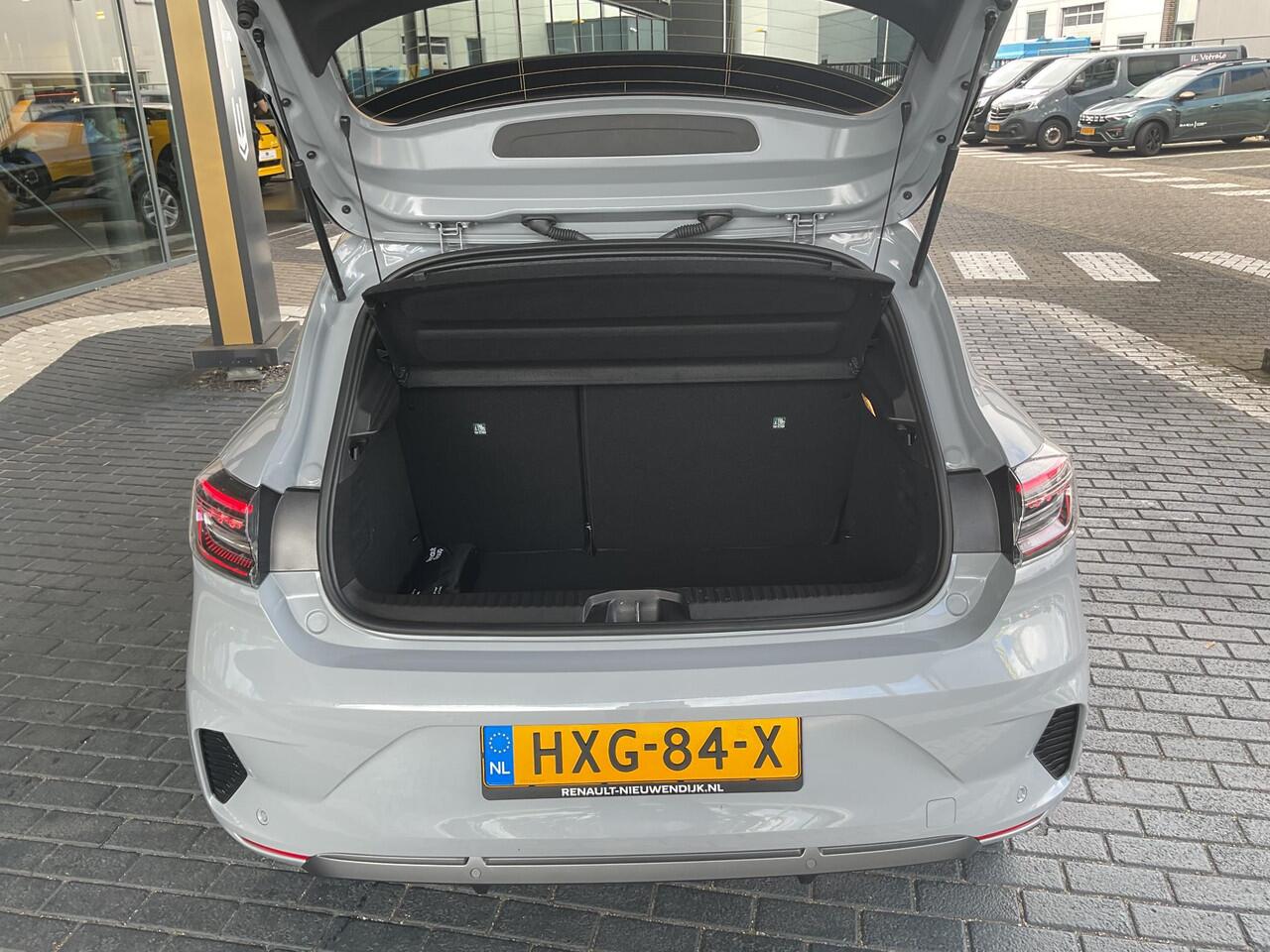 Renault CLIO 1.6 E-Tech Full Hybrid 145 esprit Alpine / Demo Hillegom / Lichtmetalen velgen 17" 'La Fleche met blauwe naafkap' /