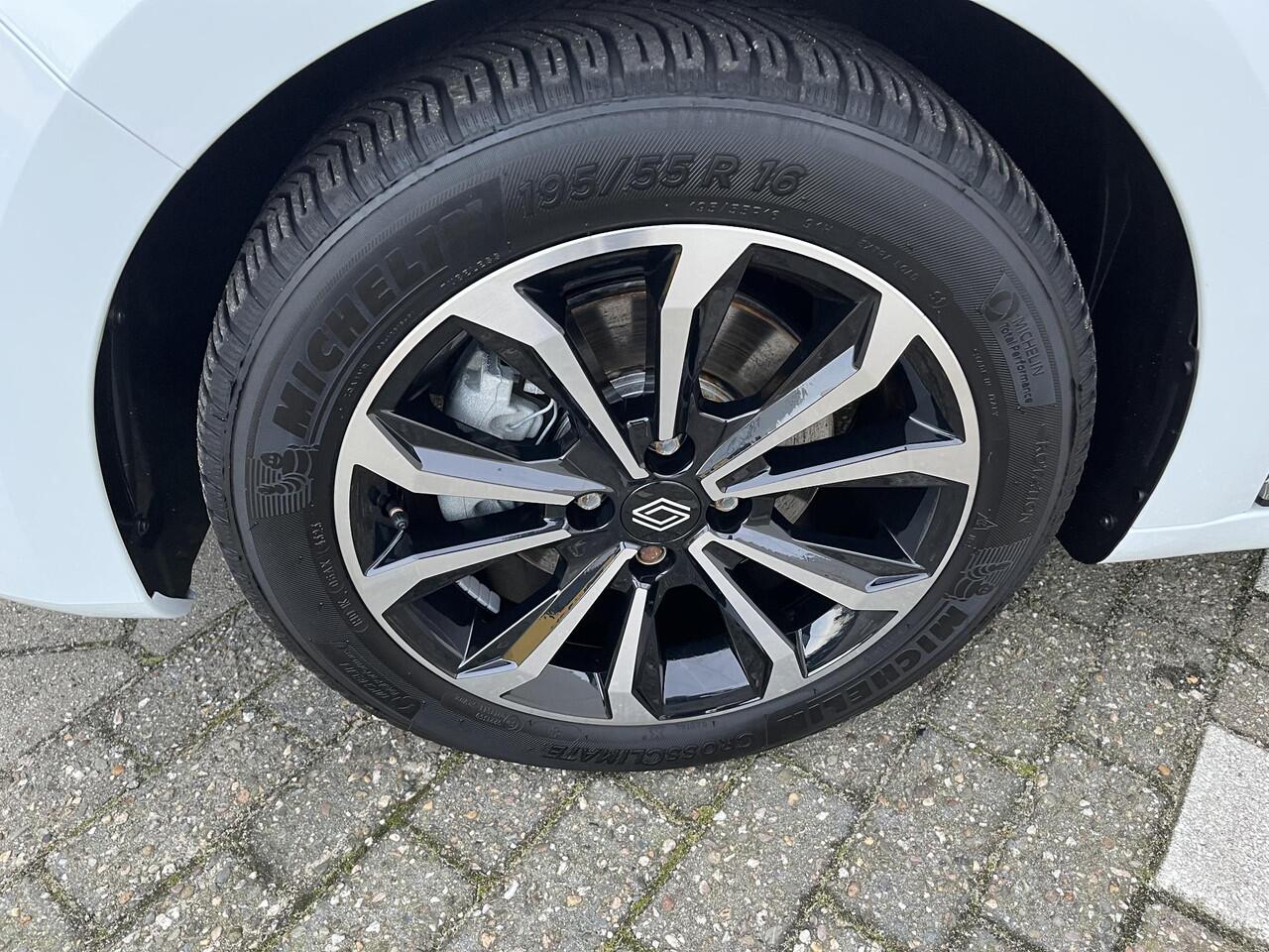 Renault CLIO 1.6 E-Tech Full Hybrid 145 techno / AUTOMAAT / CAMERA / PARKEERSENSOREN / LICHTMETALEN VELGEN / CLIMATE CONTROL