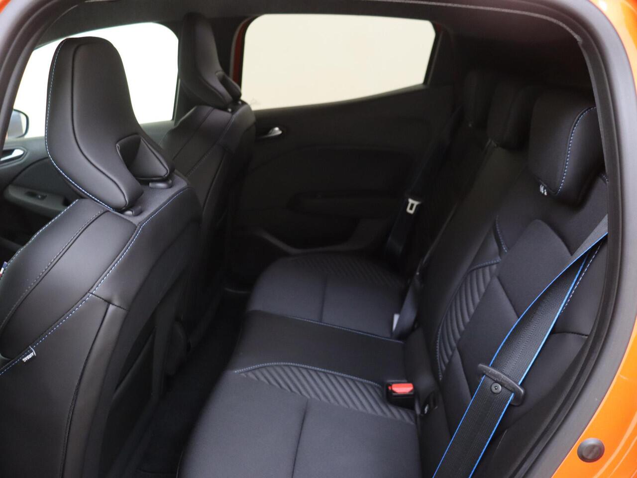 Renault CLIO 1.0 TCe 90PK GPF Esprit Alpine | Navigatie | Draadloze Carplay | Climate Control | Stoel & Stuurverwarming | Adaptive Cruise Control | Parkeersensoren & Camera | All Season Banden | Privacy Glass |