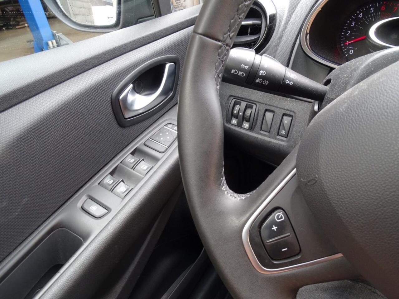 Renault CLIO 0.9 TCE LIMITED-Navi-Pdc-Cruise-Led-Usb/Blth-Led