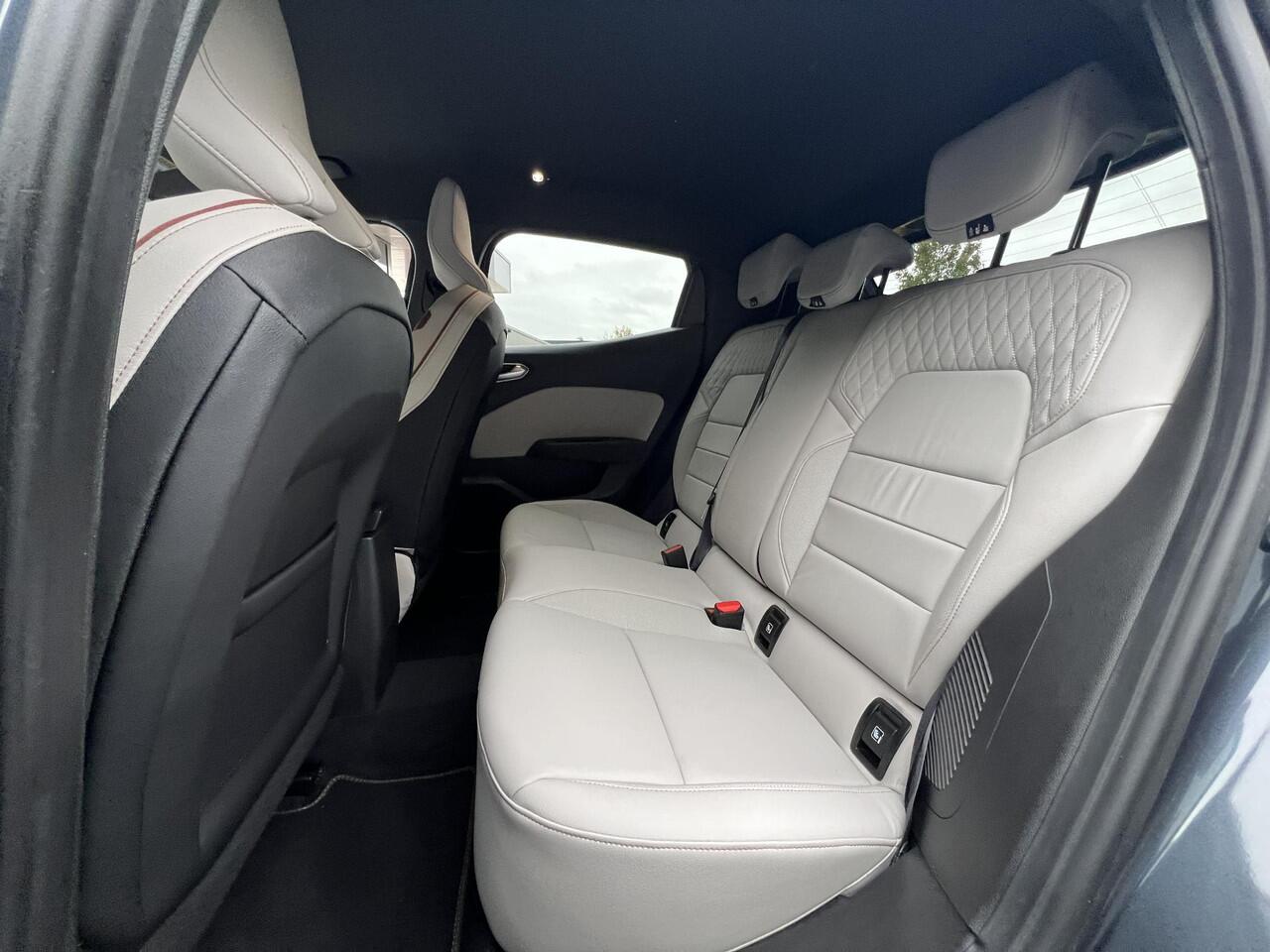 Renault CLIO 1.6 E-Tech Hybrid 140 Initiale Paris | Leder | Navigatie | 17" lichtmetalen velgen | Eerste eigenaar |