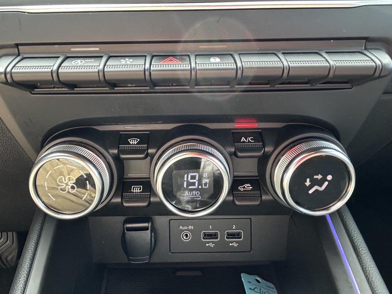 Renault CLIO TCe 90 Intens 1E EIGENAAR | CLIMATE EN CRUISE CONTROL | DEALER ONDERHOUDEN | PARKEERSENSOREN V+A | CAMERA | APPLE CARPLAY EN ANDROID AUTO | LED VERLICHTING | KEYLESS ENTRY |