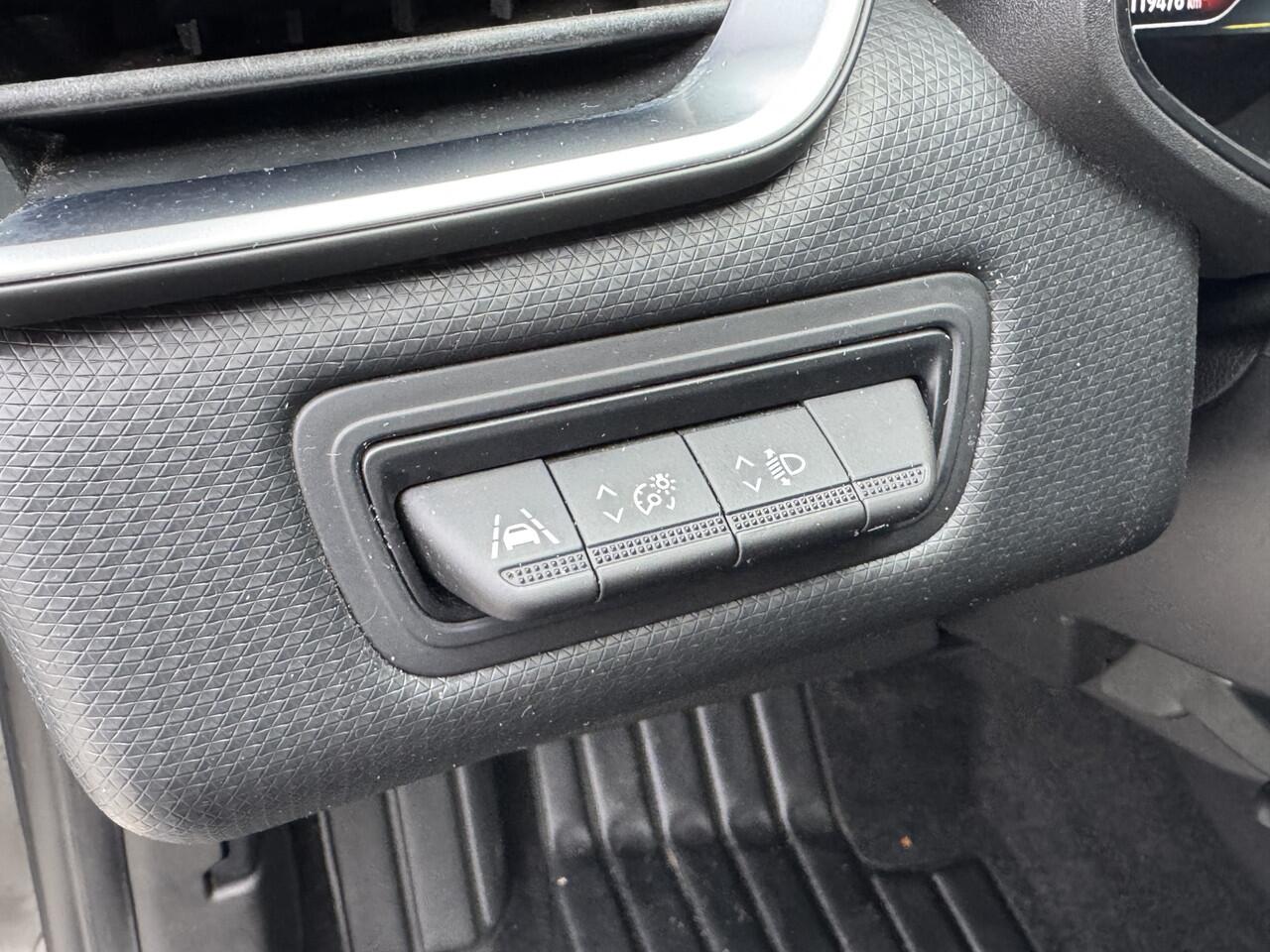 Renault CLIO 1.0 TCe 92pk Intens Navigatie Climate Control LMV LED PDC