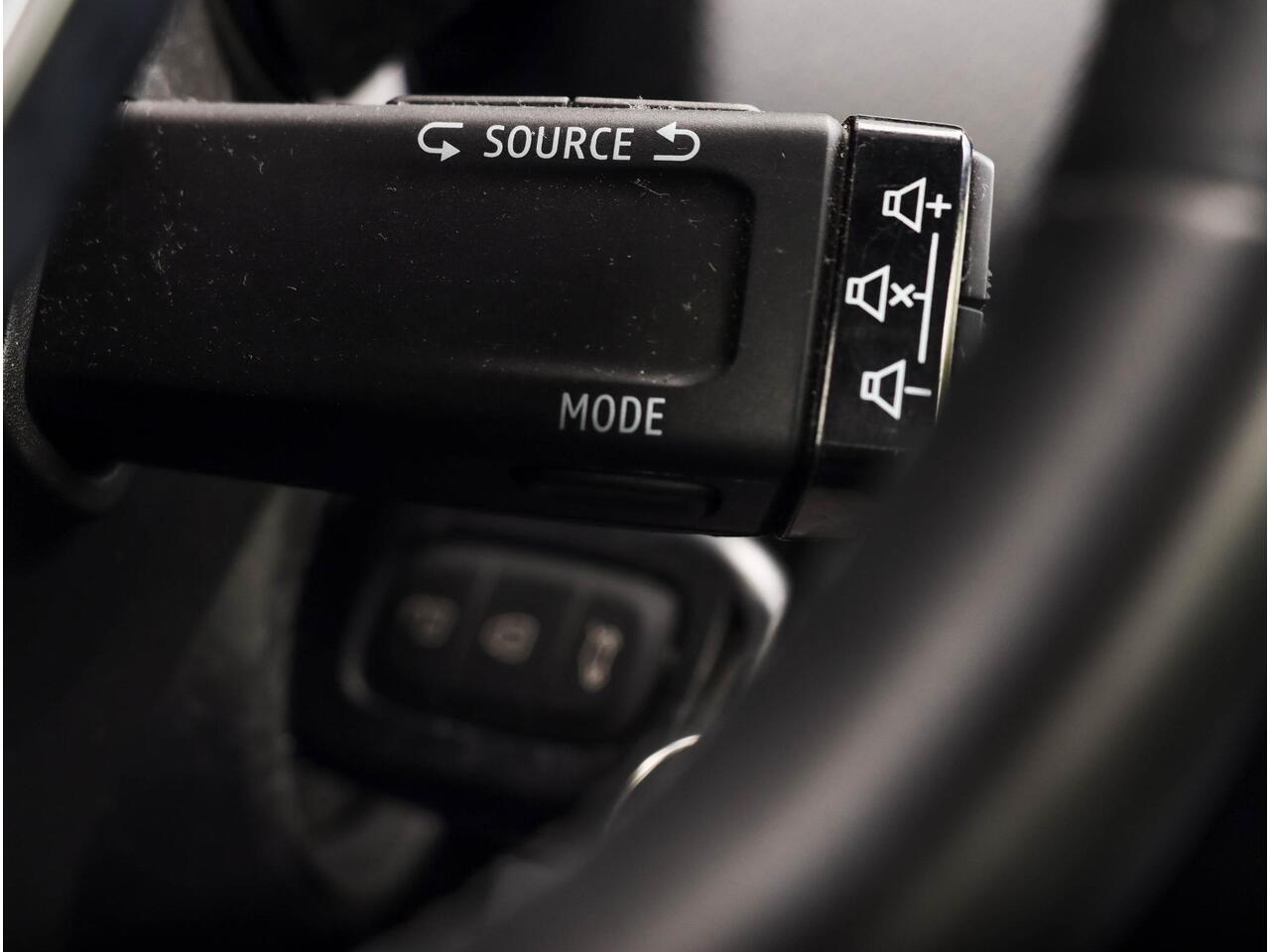 Renault CLIO 1.0 TCe 90 Zen | Navigatie | Parkeersensoren