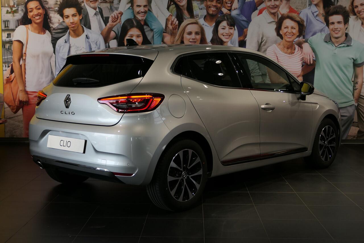 Renault CLIO 1.0 TCe 90 Techno - Occasion Lease vanaf ¤349 p/m - *Vraag naar beschikbaarheid!* - Allseasons - Camera - 9.3 Inch beeld - Sensoren V+A