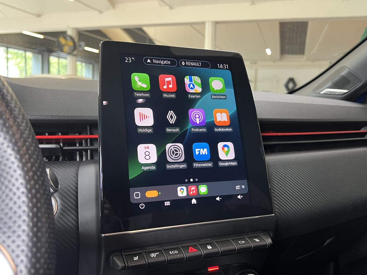 Renault CLIO 1.0 TCe 90 | R.S. Line | Bose | Groot Navi | 360 Camera | Stoerlverwarming | 17 " | Cruise control | LED |