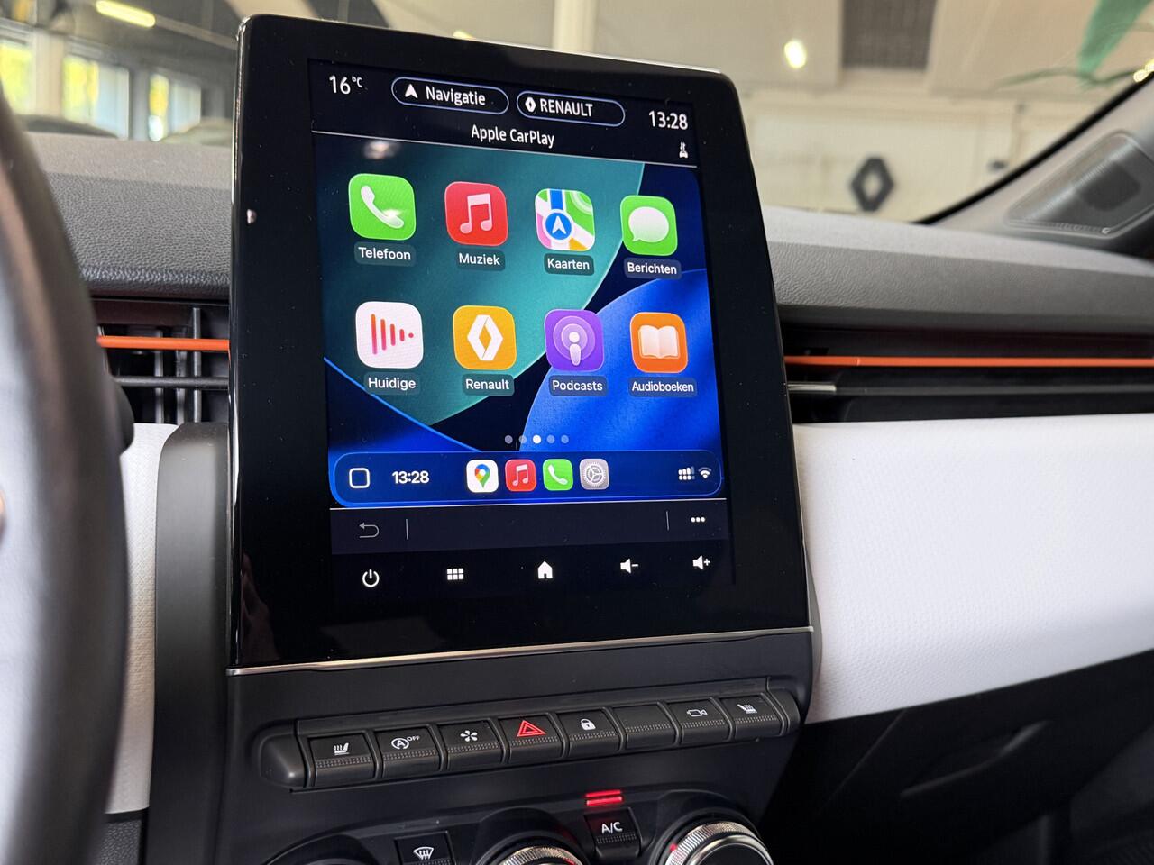 Renault CLIO 1.0 TCe 90pk Automaat | Groot Navi | 360 | 17" | PDC V+A | Stoel & stuur verwarming | Keurig nette auto |