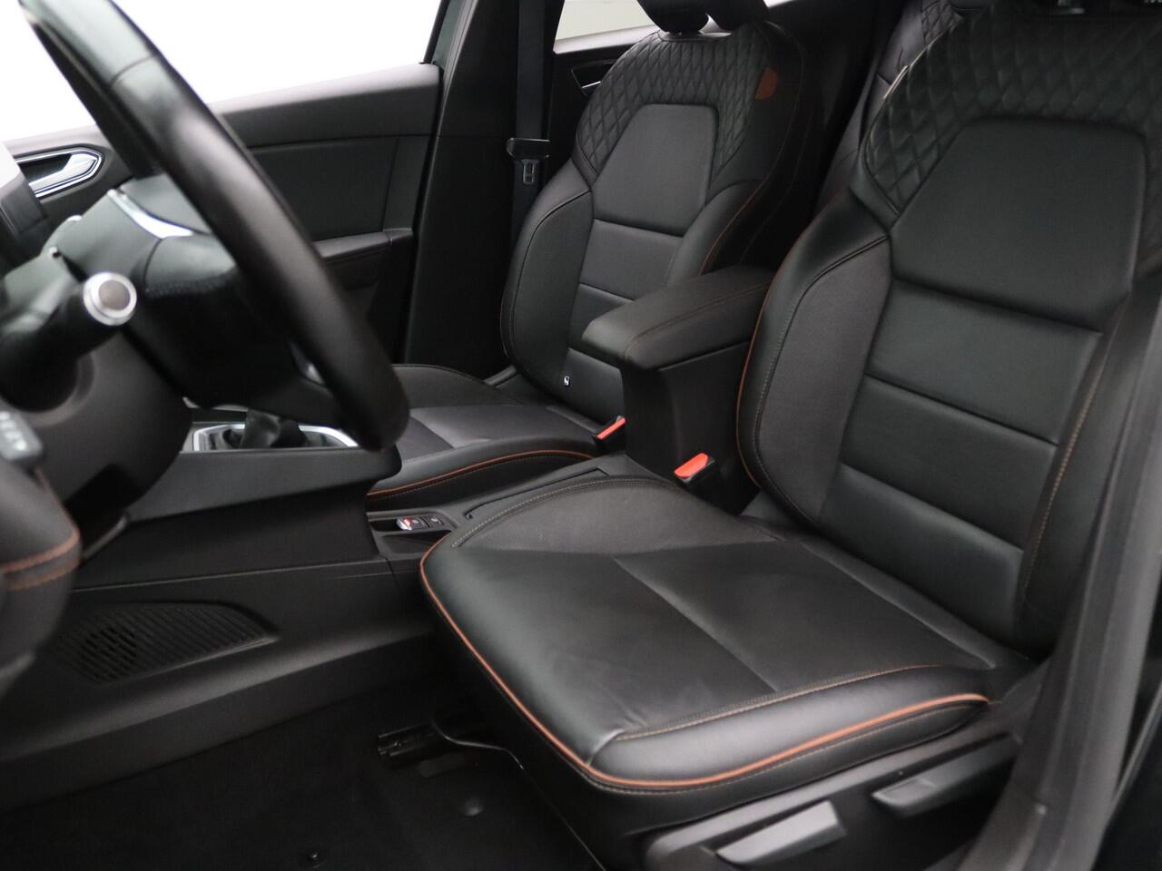 Renault CLIO 100pk TCe Initiale Paris 360° Camera | Cruise | Navi | Parkeersens. v+a