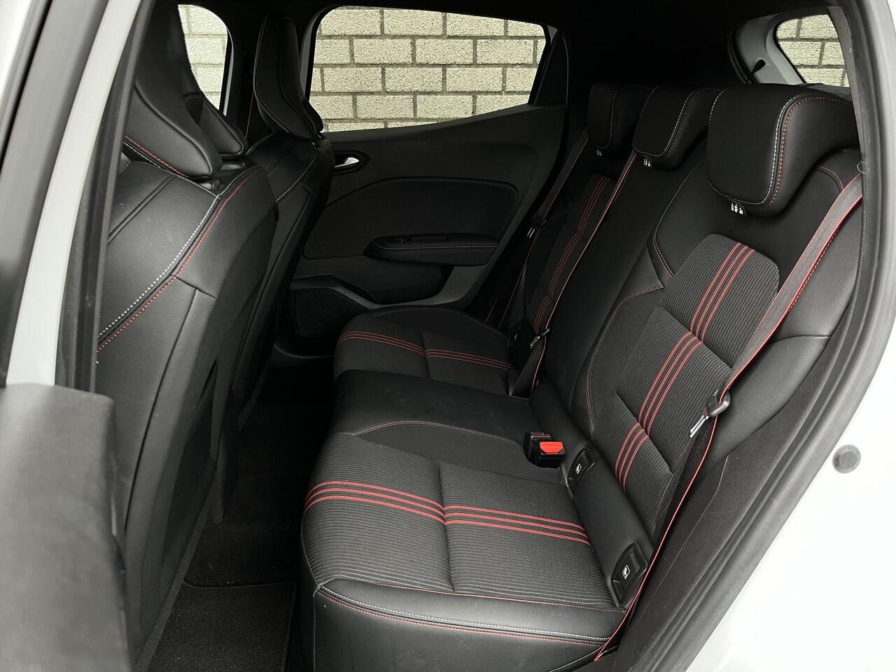 Renault CLIO 1.3 TCe EDC R.S. Line | Stoelverwarming | 360° Camera | Apple CarPlay / Android Auto| Climate Control