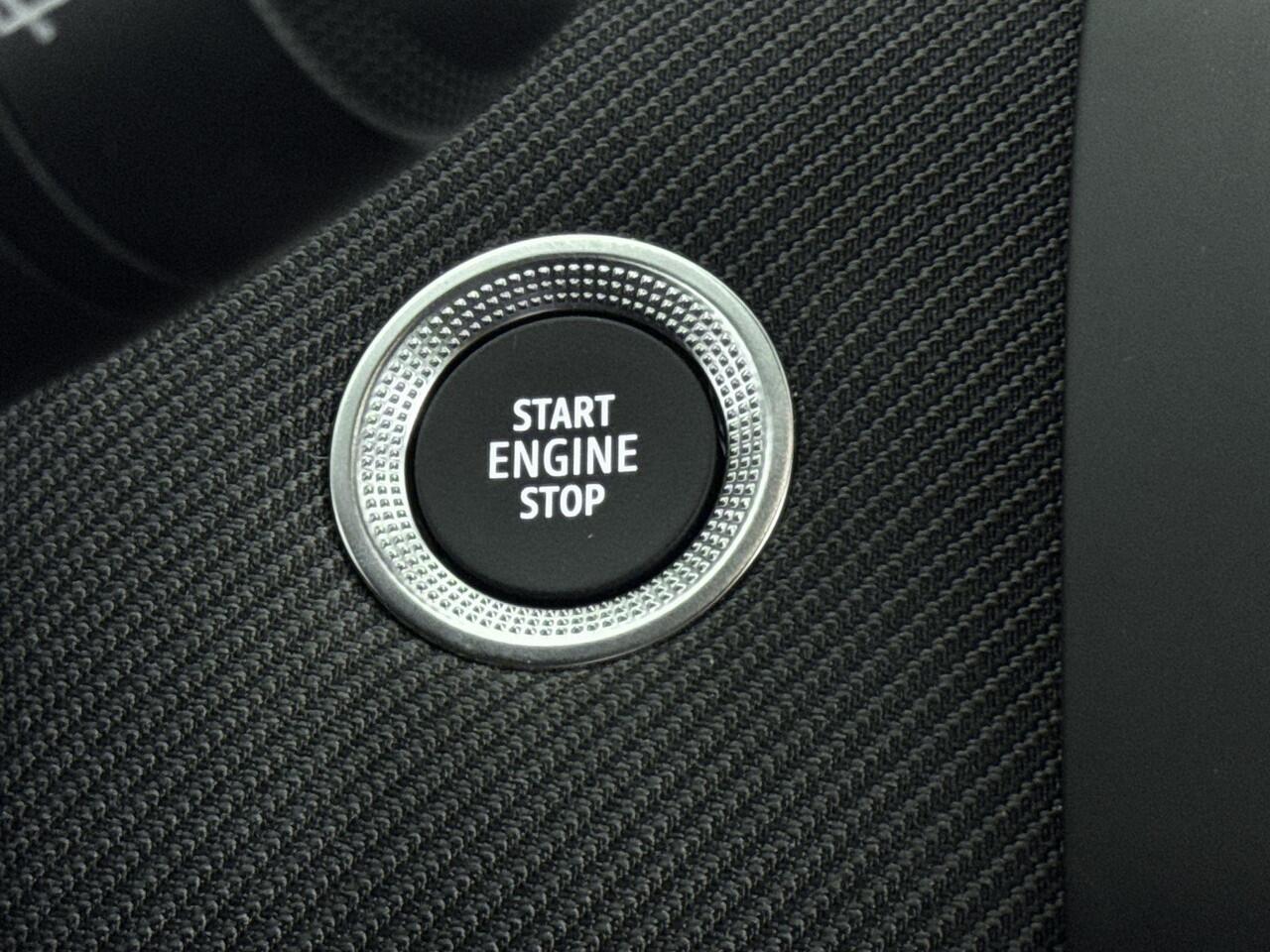 Renault CLIO 1.6 E-Tech Full Hybrid 145Pk esprit Alpine | Navigatie | Draadloze Carplay | Parkeersensoren Voor & Achter | 360 Camera | Climate Control | Keyless Entry | Licht & Regensensor | Adaptieve Cruise Control | Privacy Glass |