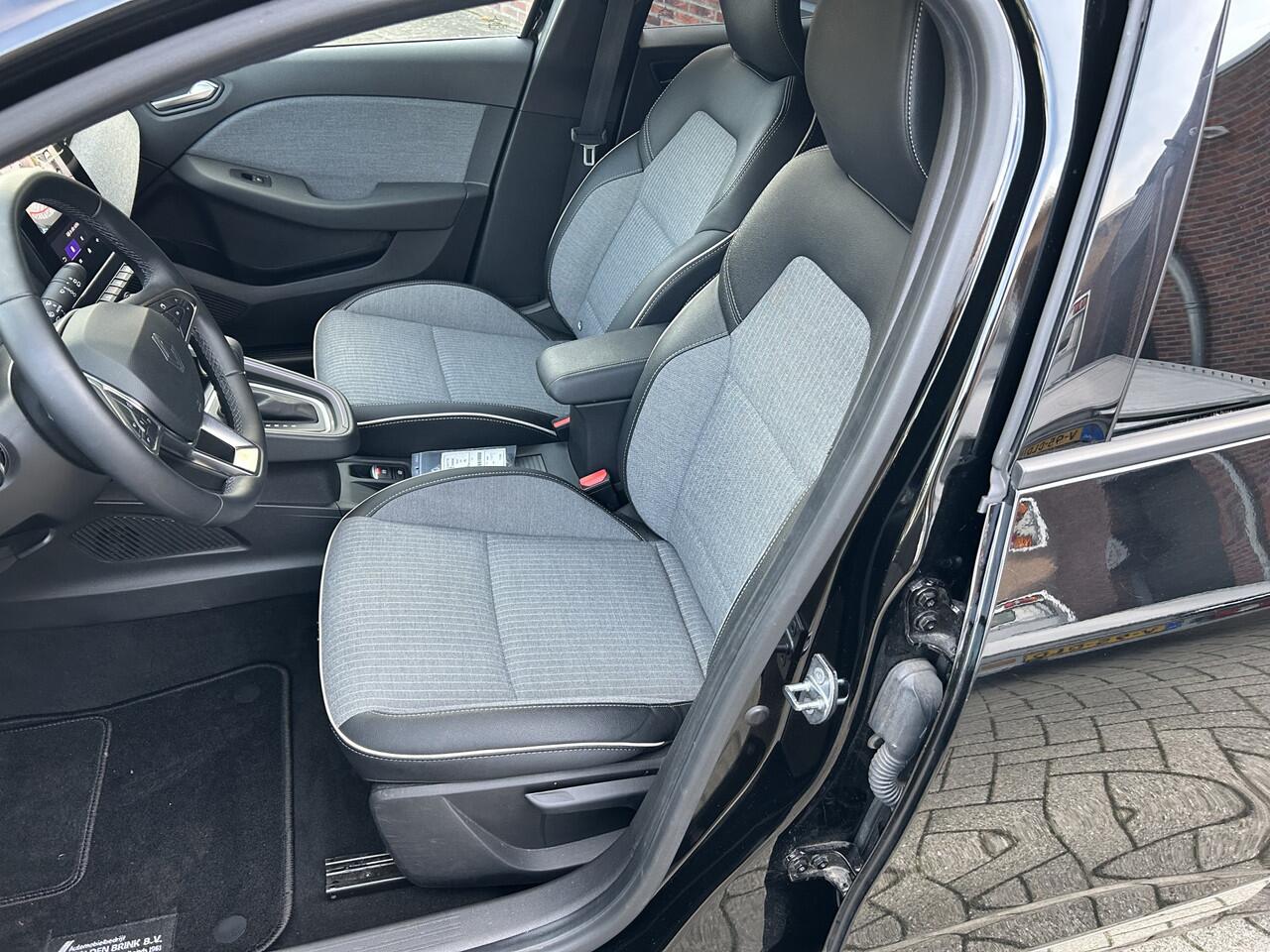 Renault CLIO 1.6 E-Tech Full Hybrid 145 techno