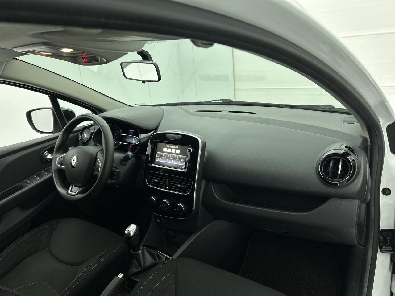 Renault CLIO Estate 0.9 TCe Limited 90PK / Pdc. / Airco / Navigatie / Radio multimedia / Apk 02-2026